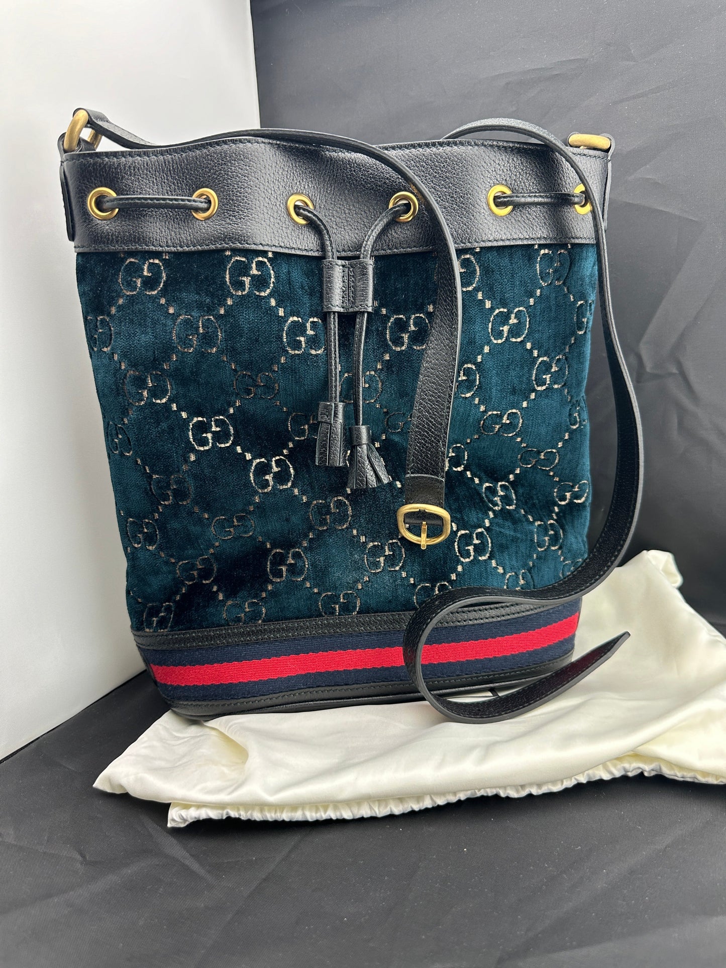 Gucci Ophidia GG Velvet Bucket Bag in Navy with Web