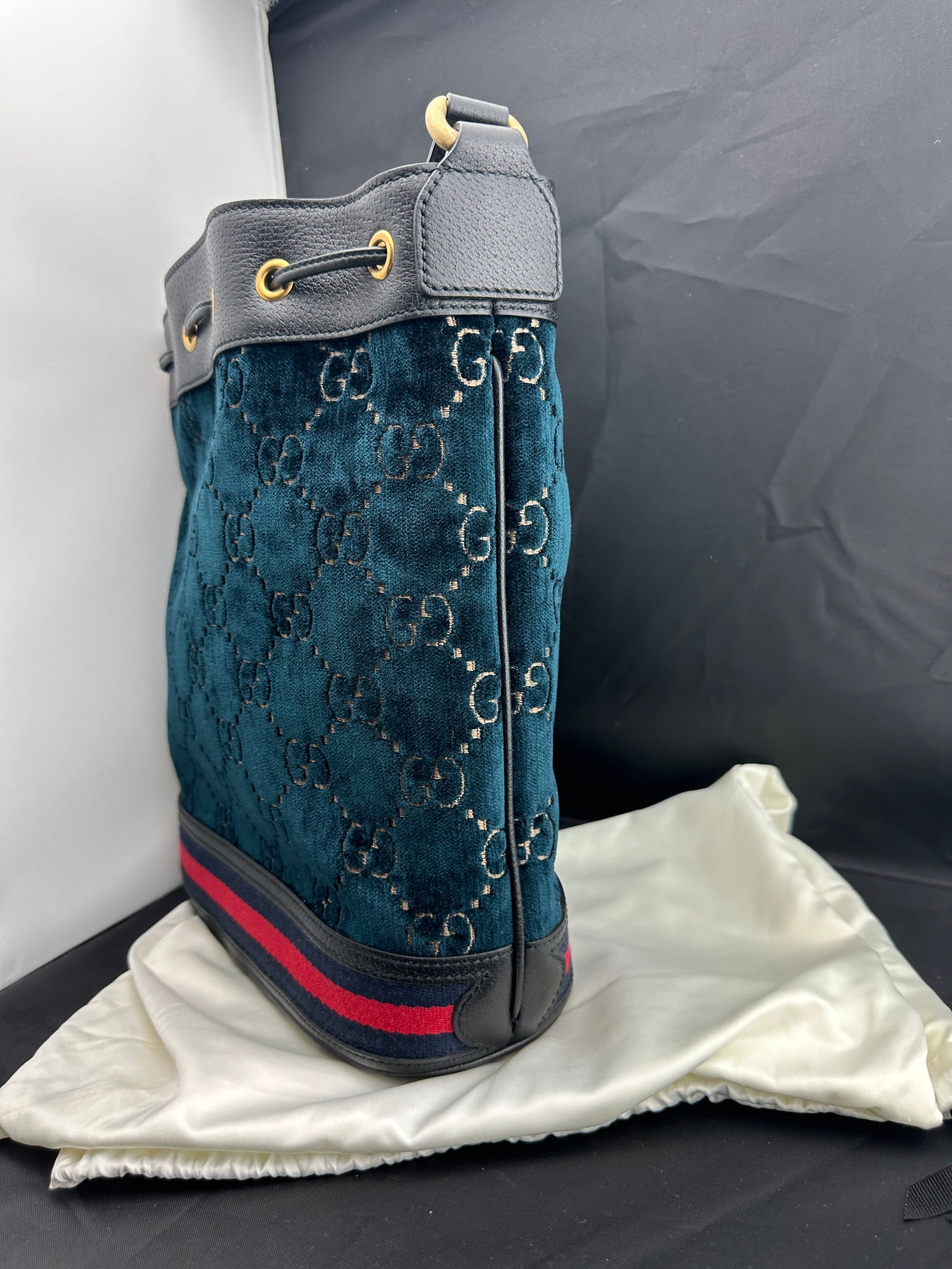 Gucci Ophidia GG Velvet Bucket Bag in Navy with Web