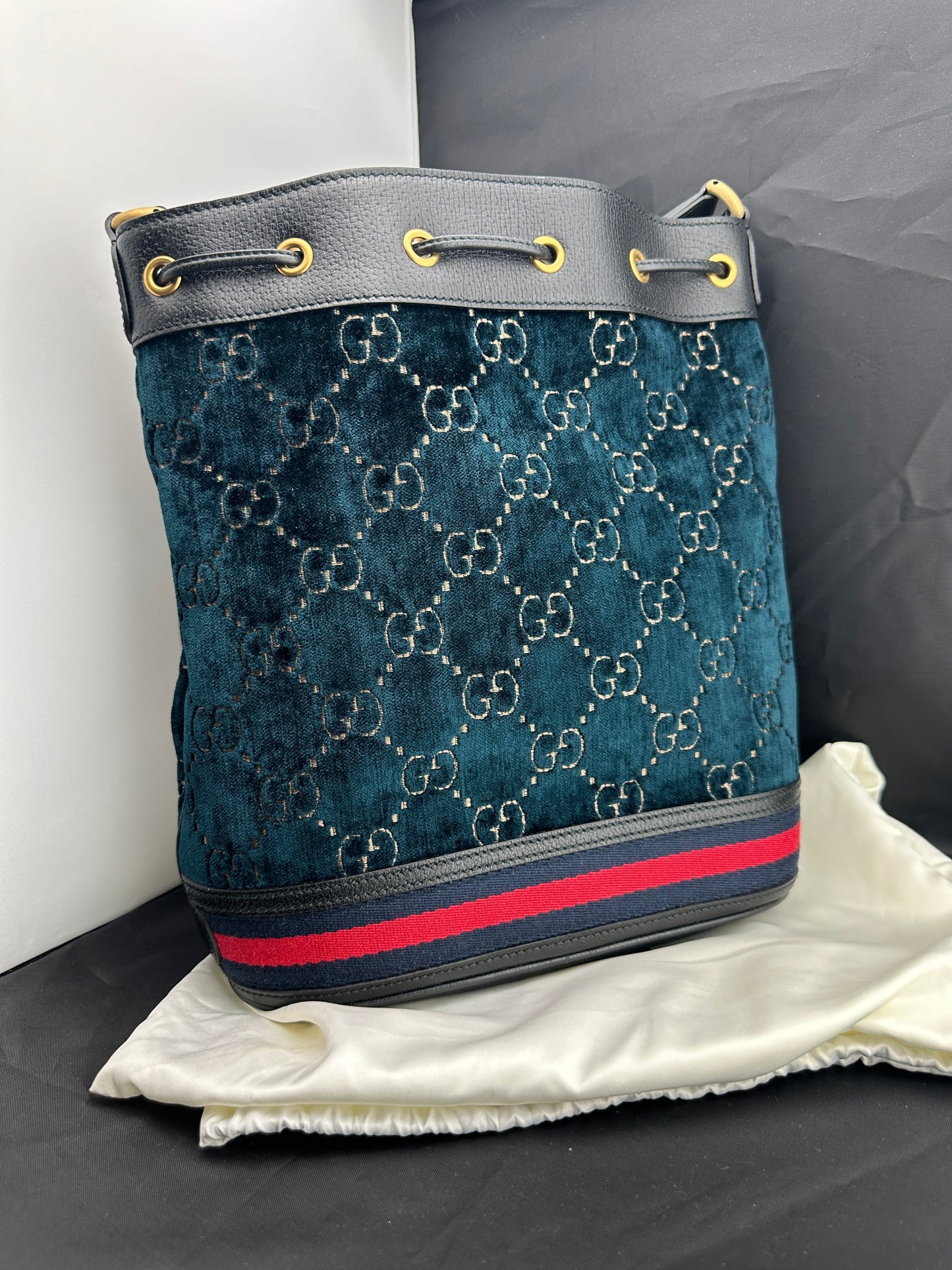 Gucci Ophidia GG Velvet Bucket Bag in Navy with Web