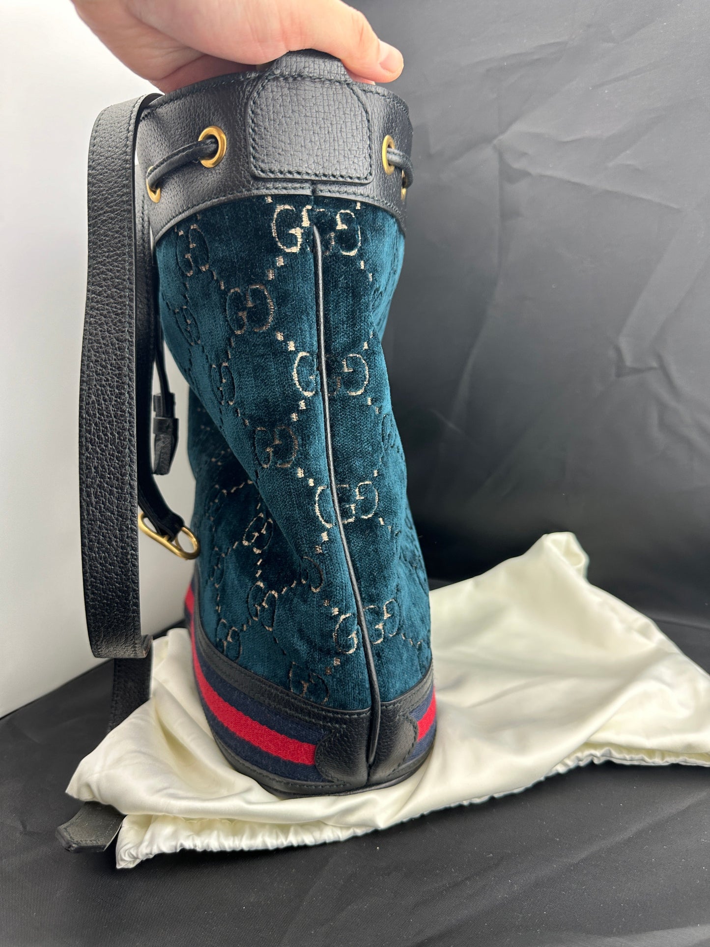 Gucci Ophidia GG Velvet Bucket Bag in Navy with Web