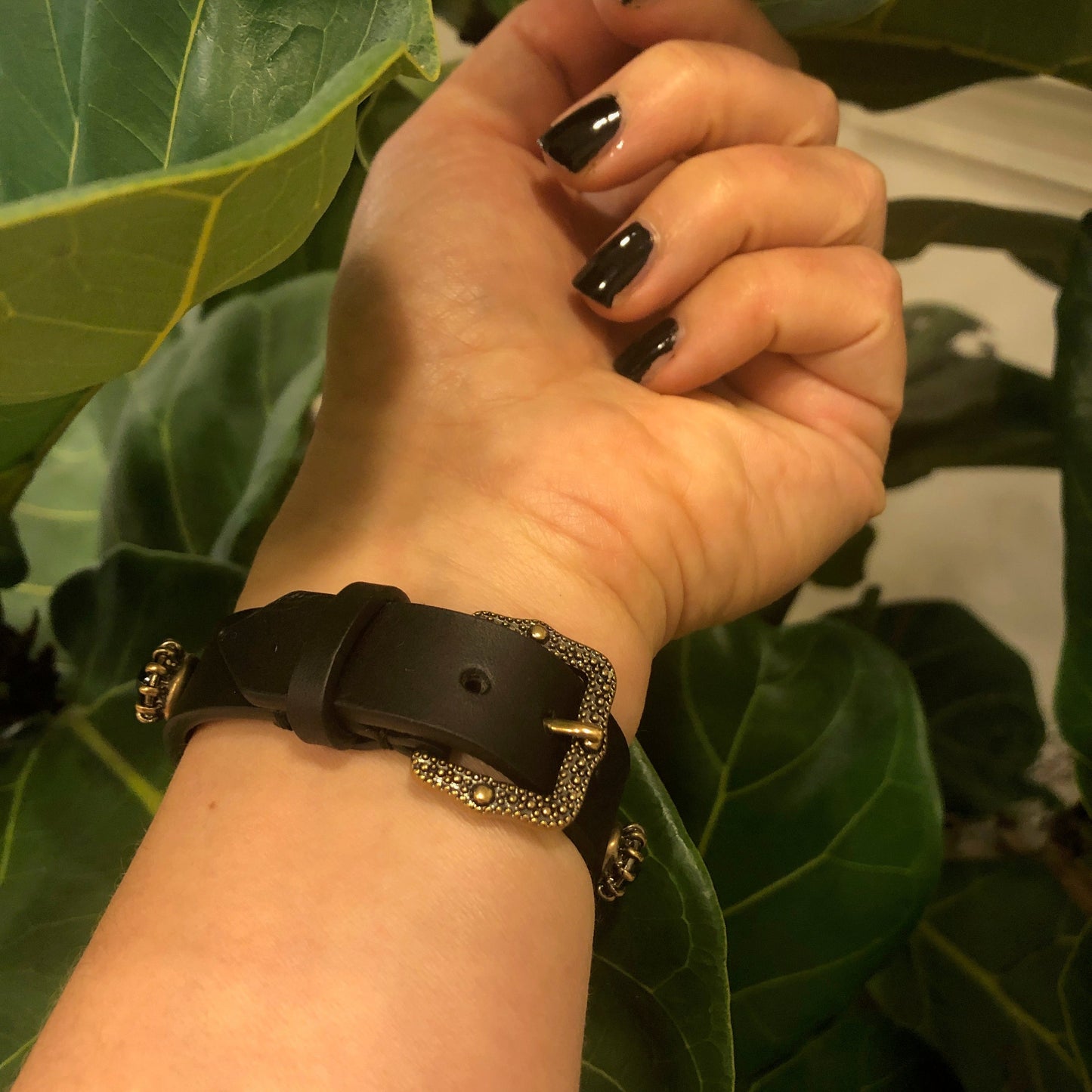 Gucci Crystal Feline Head Leather Bracelet in Black