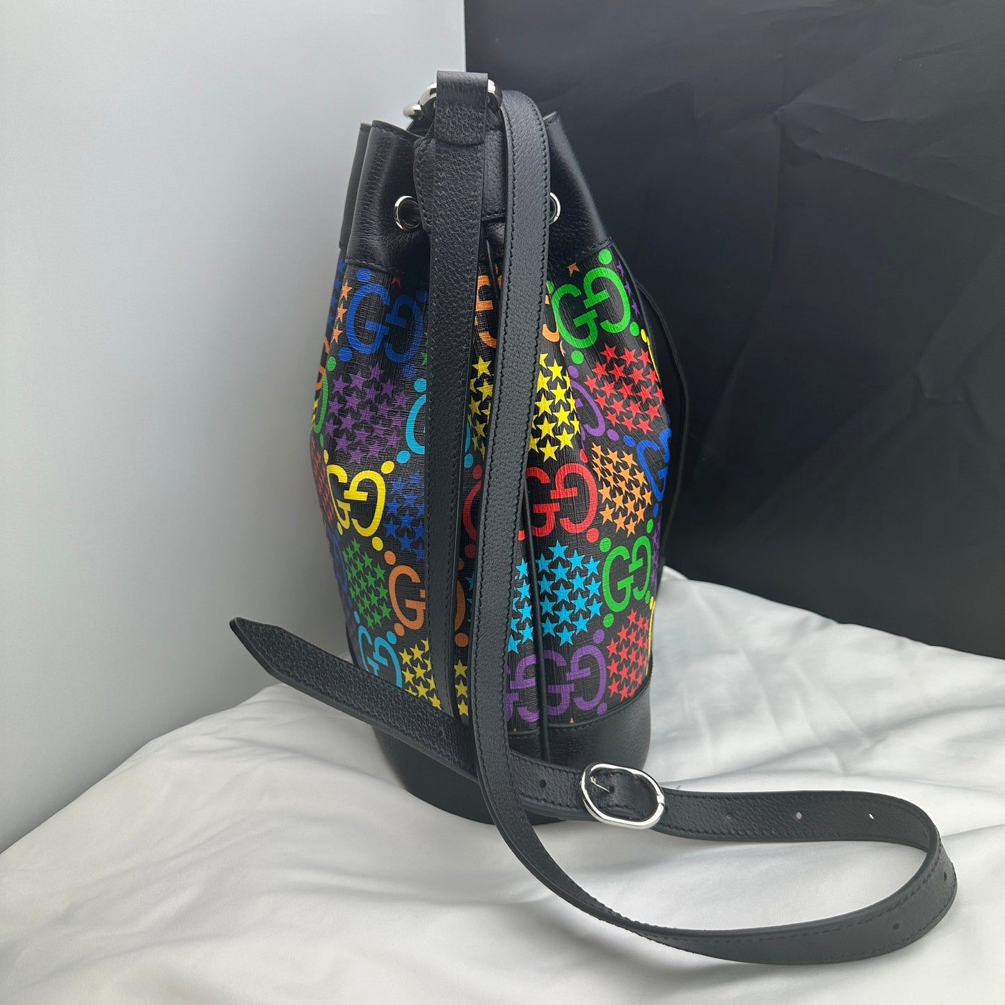 Gucci Supreme Psychedelic Bucket Bag in Black