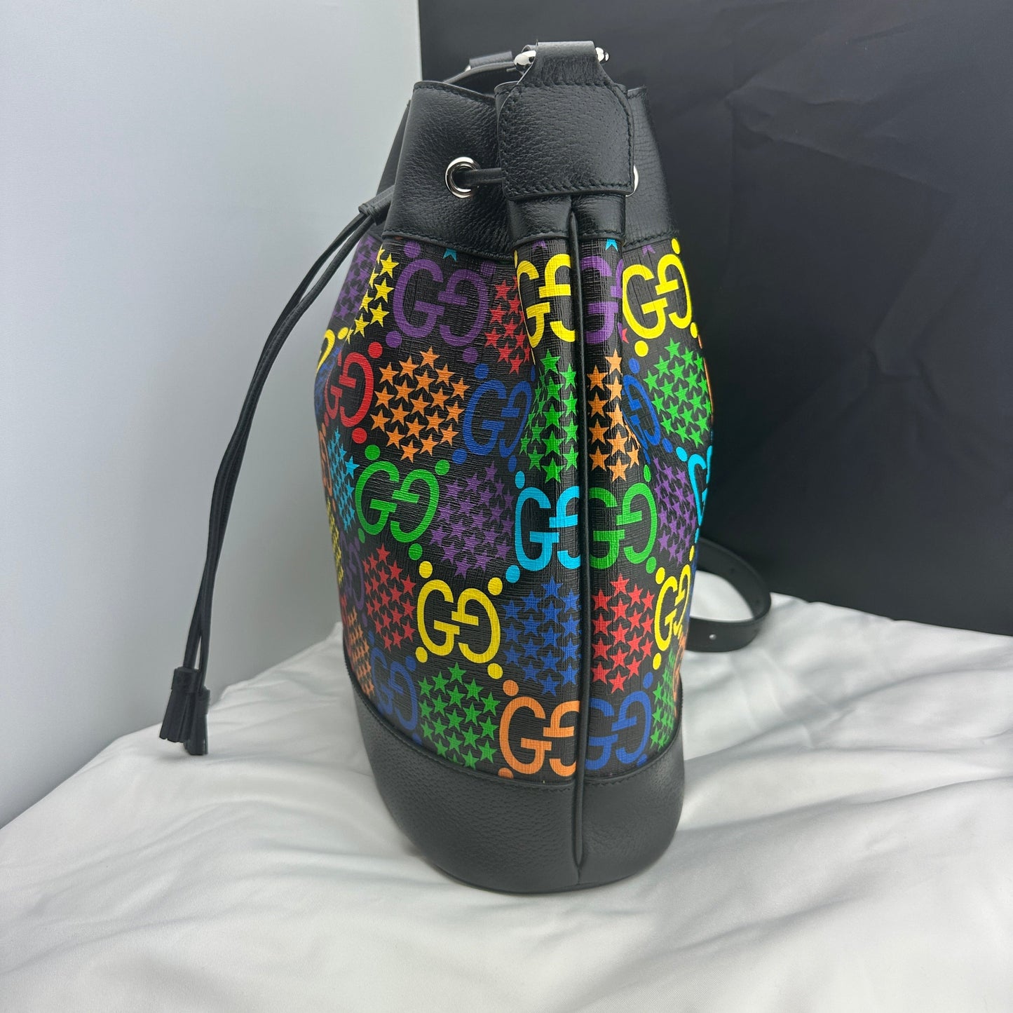 Gucci Supreme Psychedelic Bucket Bag in Black