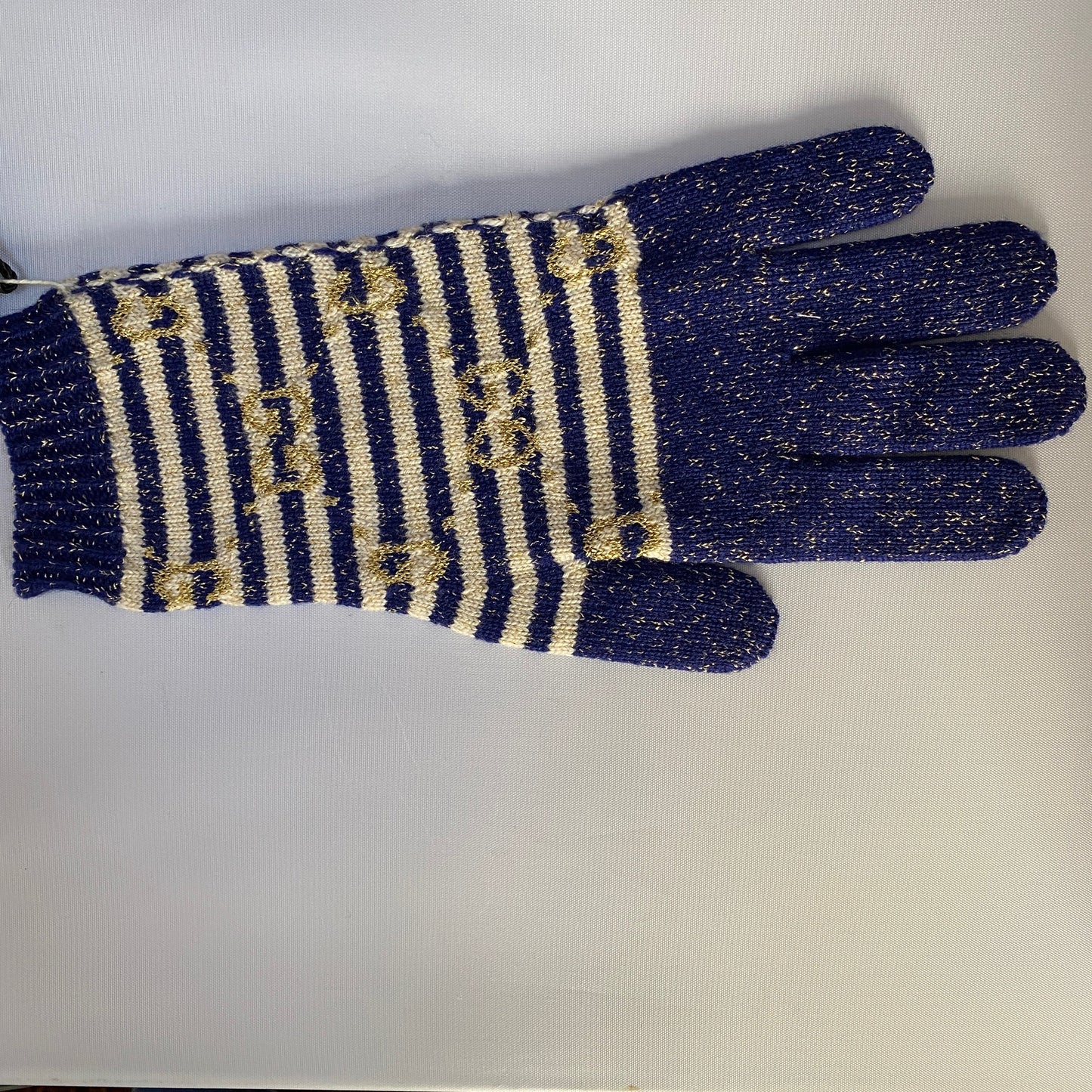 Gucci GG Gloves in Ivory and Gold Lamé