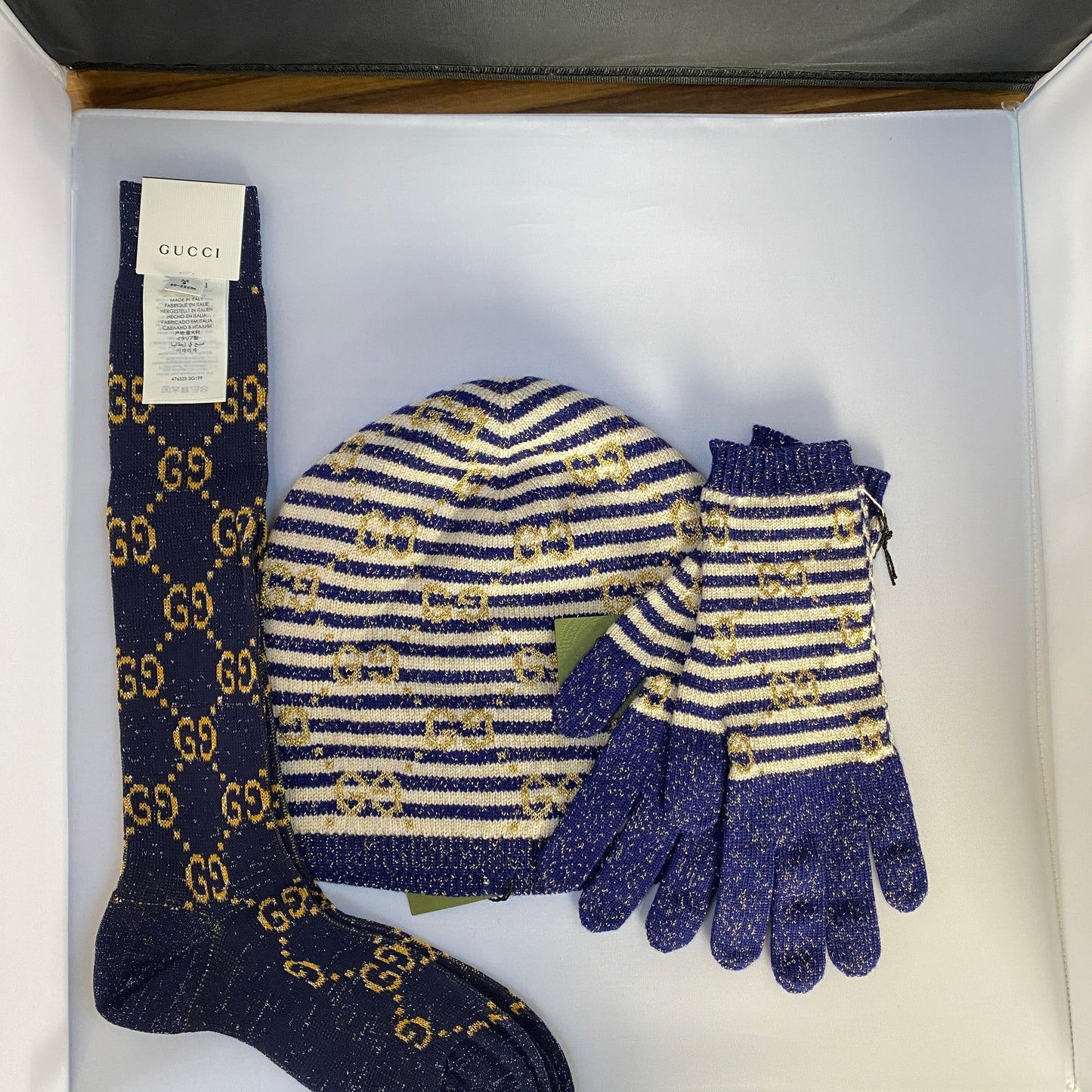 Gucci GG Gloves in Ivory and Gold Lamé