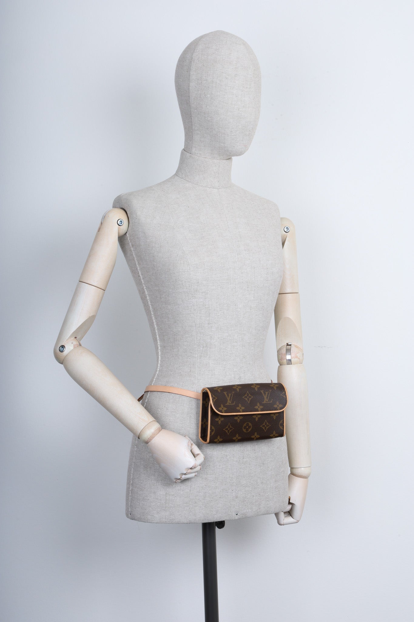 LOUIS VUITTON Florentine Belt Bag Canvas MNG