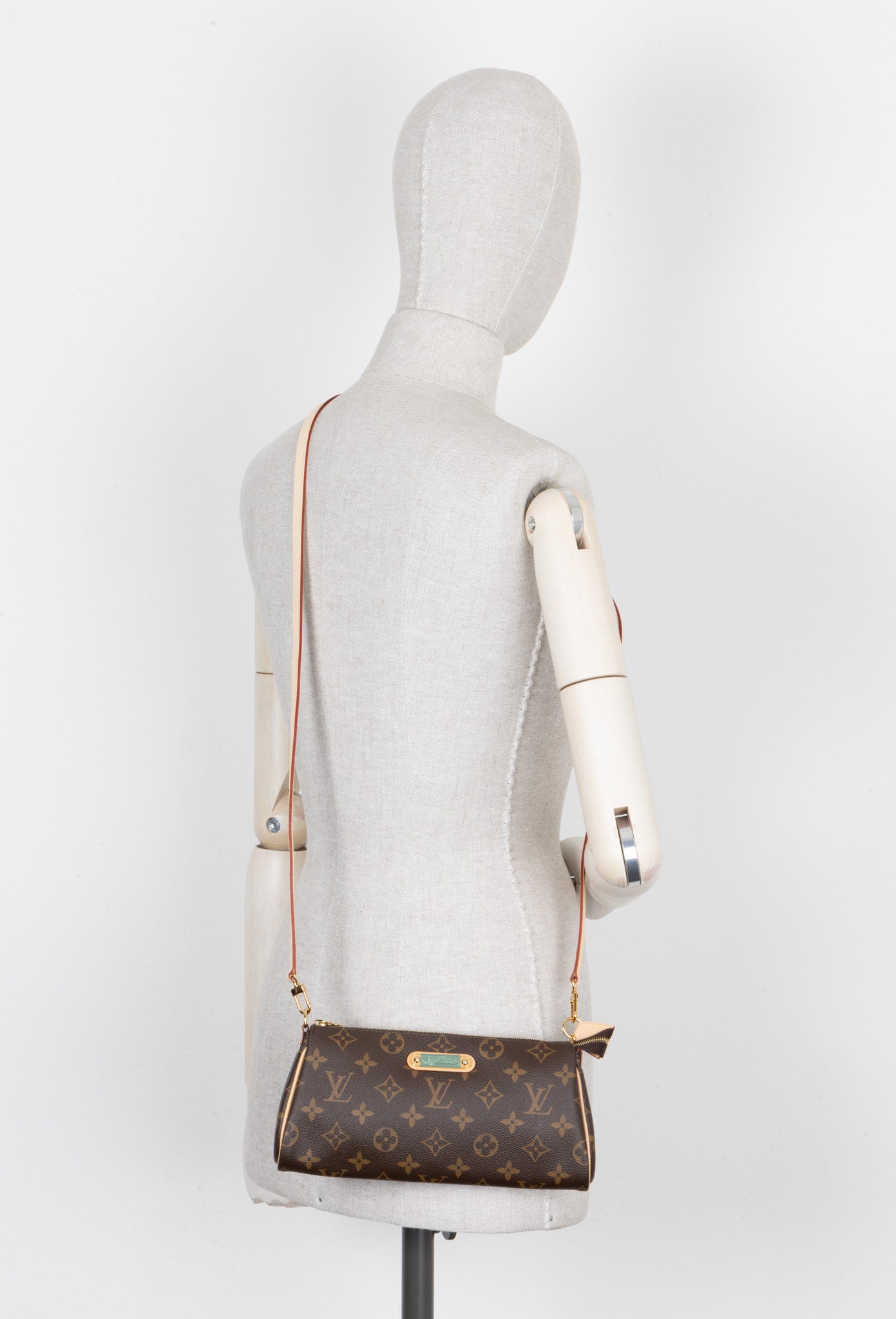 LOUIS VUITTON Eva Pochette MNG