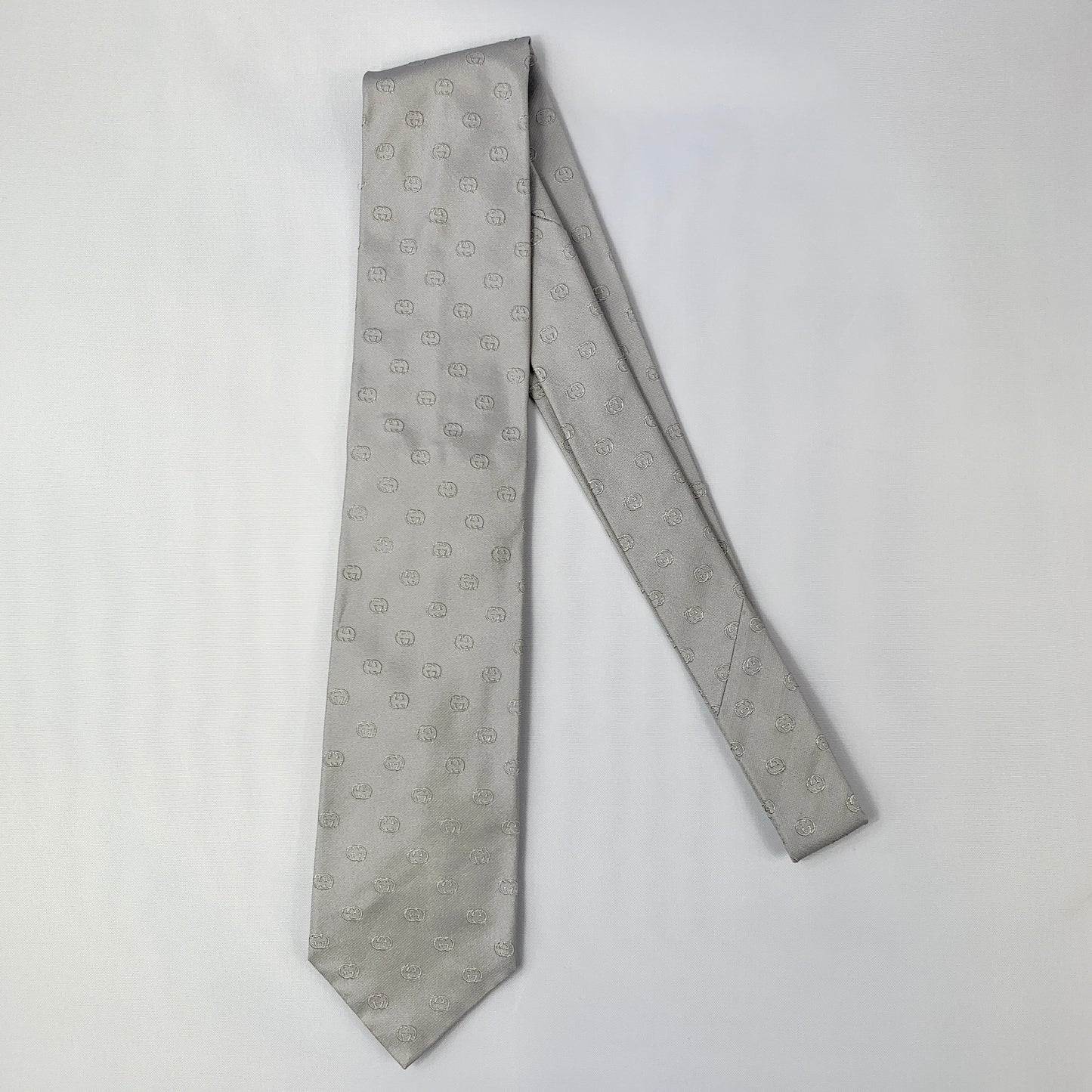 Gucci GG Print Jaylen Silk Tie in Zinc