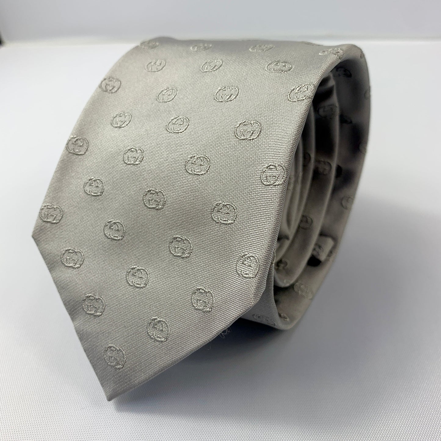 Gucci GG Print Jaylen Silk Tie in Zinc