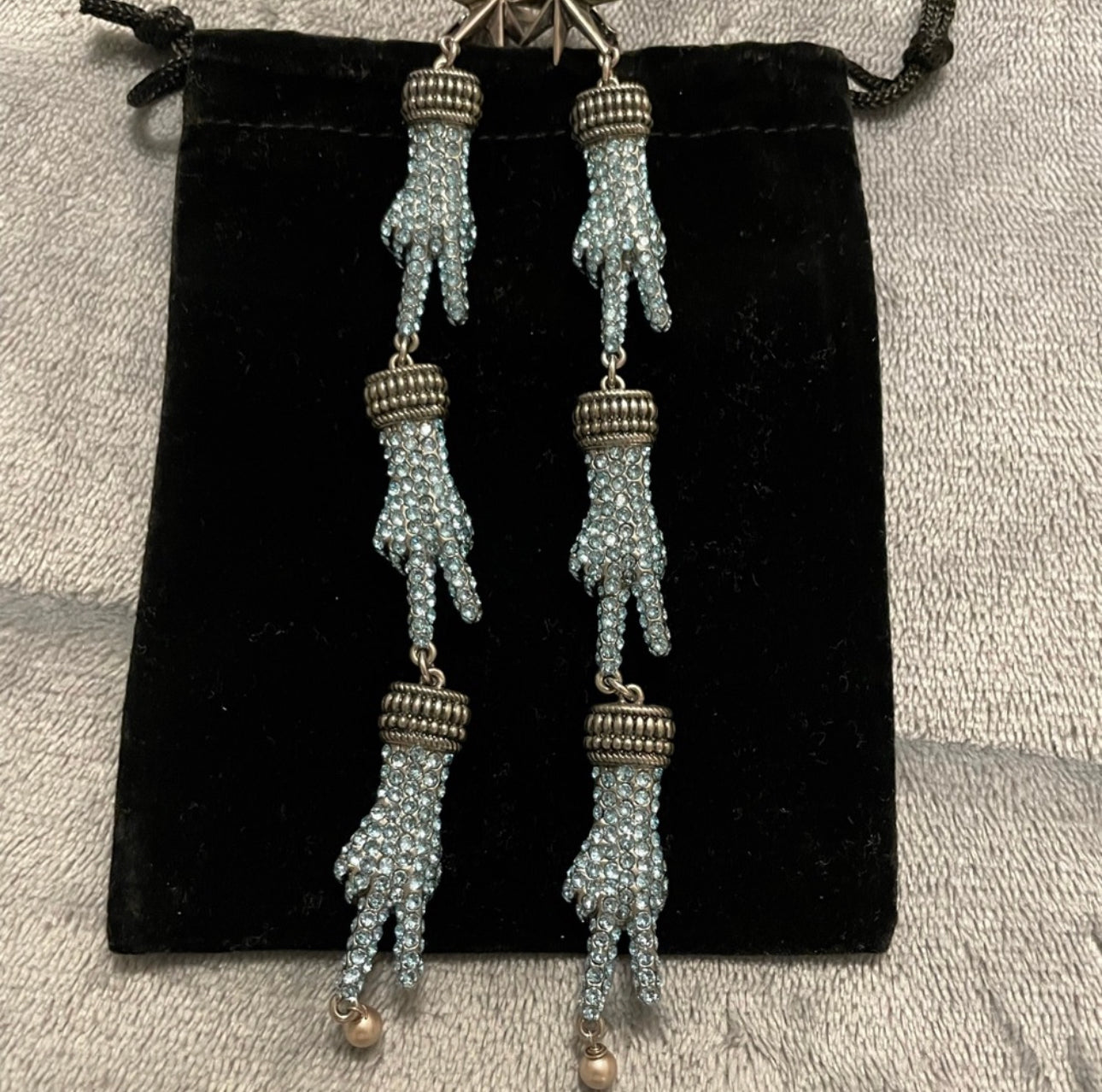 Gucci Peace Sign Hand Motif Clip-on Earrings in Silver