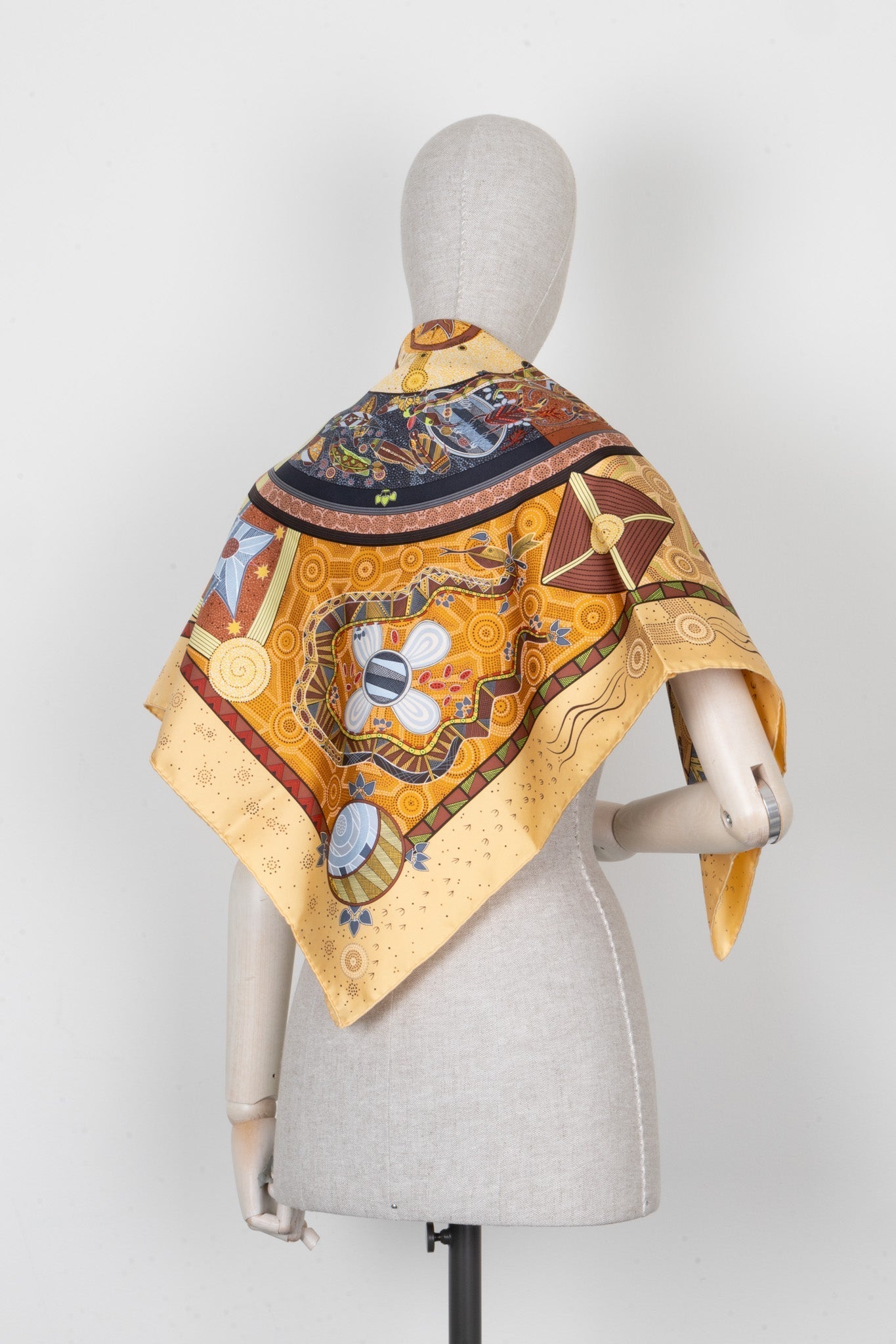 HERMES Reve D'Australie 90 Scarf Silk Butter Brown