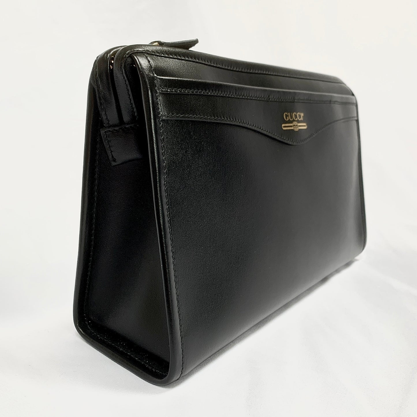 Gucci Metallic Print Logo Smooth Leather Clutch in Black
