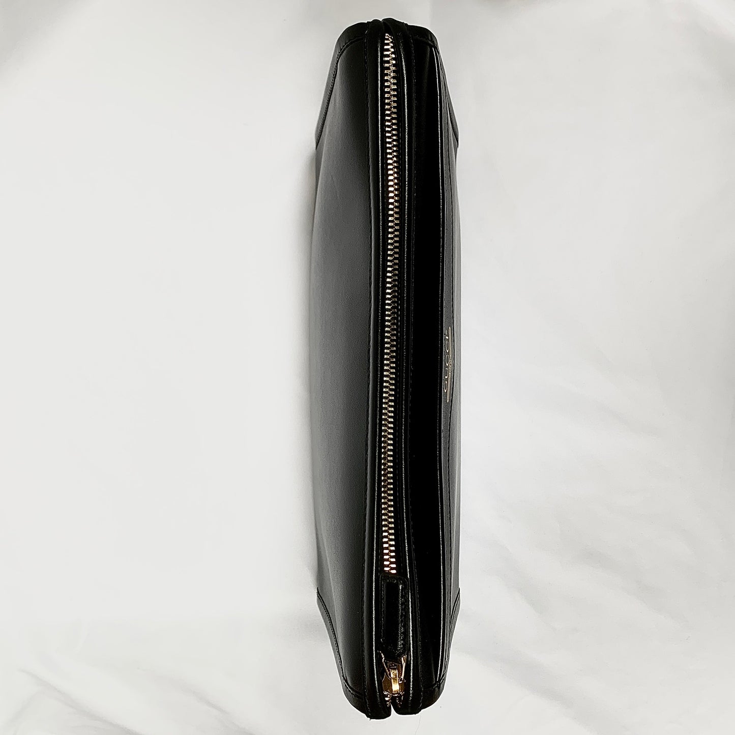 Gucci Metallic Print Logo Smooth Leather Clutch in Black