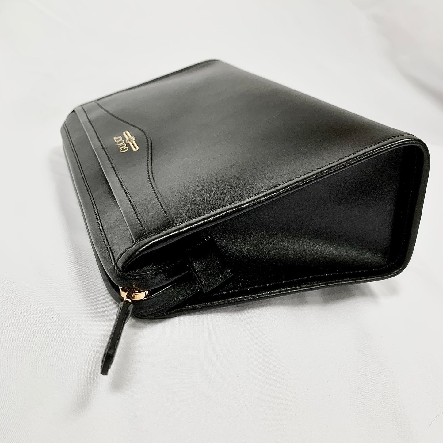 Gucci Metallic Print Logo Smooth Leather Clutch in Black