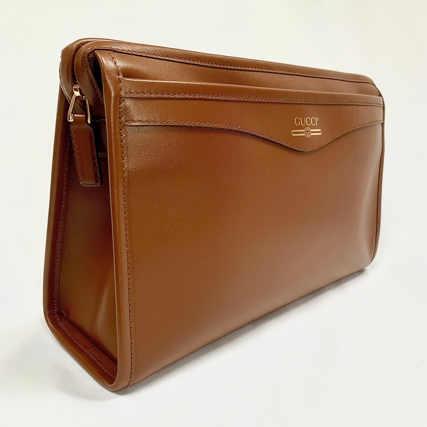 Gucci Metallic Print Logo Smooth Leather Clutch in Brown