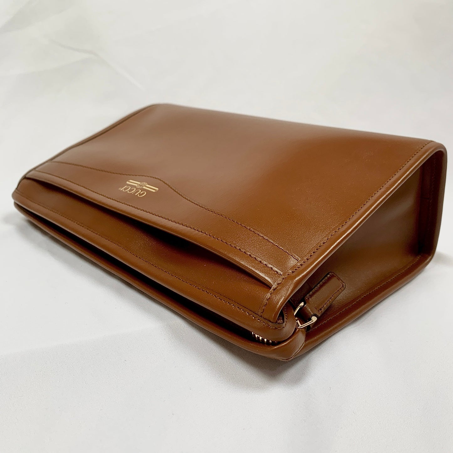 Gucci Metallic Print Logo Smooth Leather Clutch in Brown