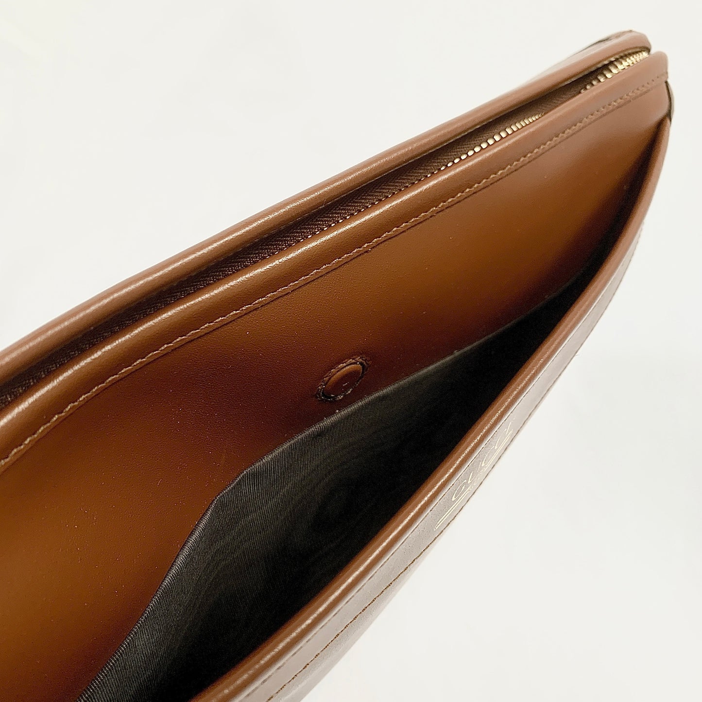 Gucci Metallic Print Logo Smooth Leather Clutch in Brown