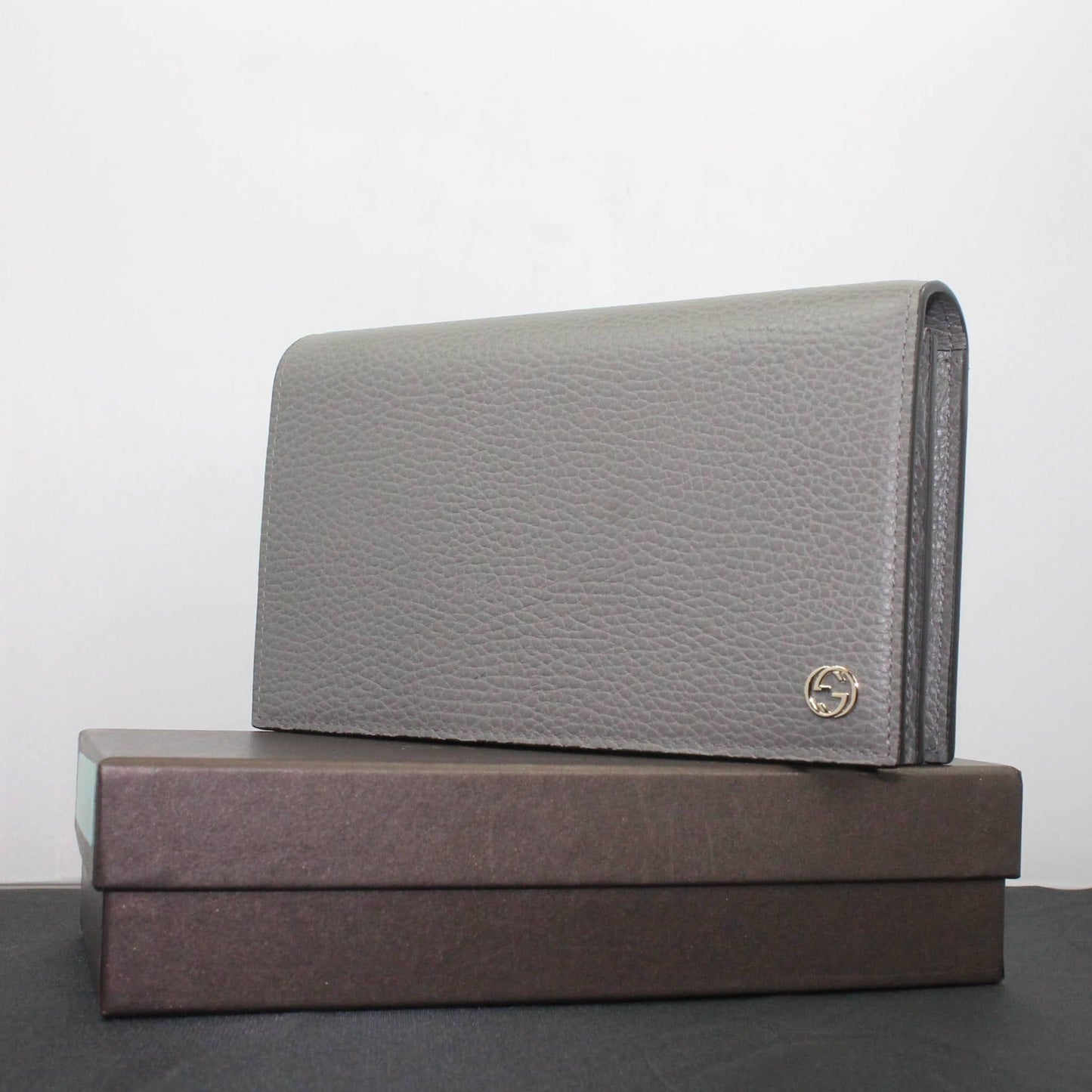 Gucci Crossbody Wallet on a Chain in Gray