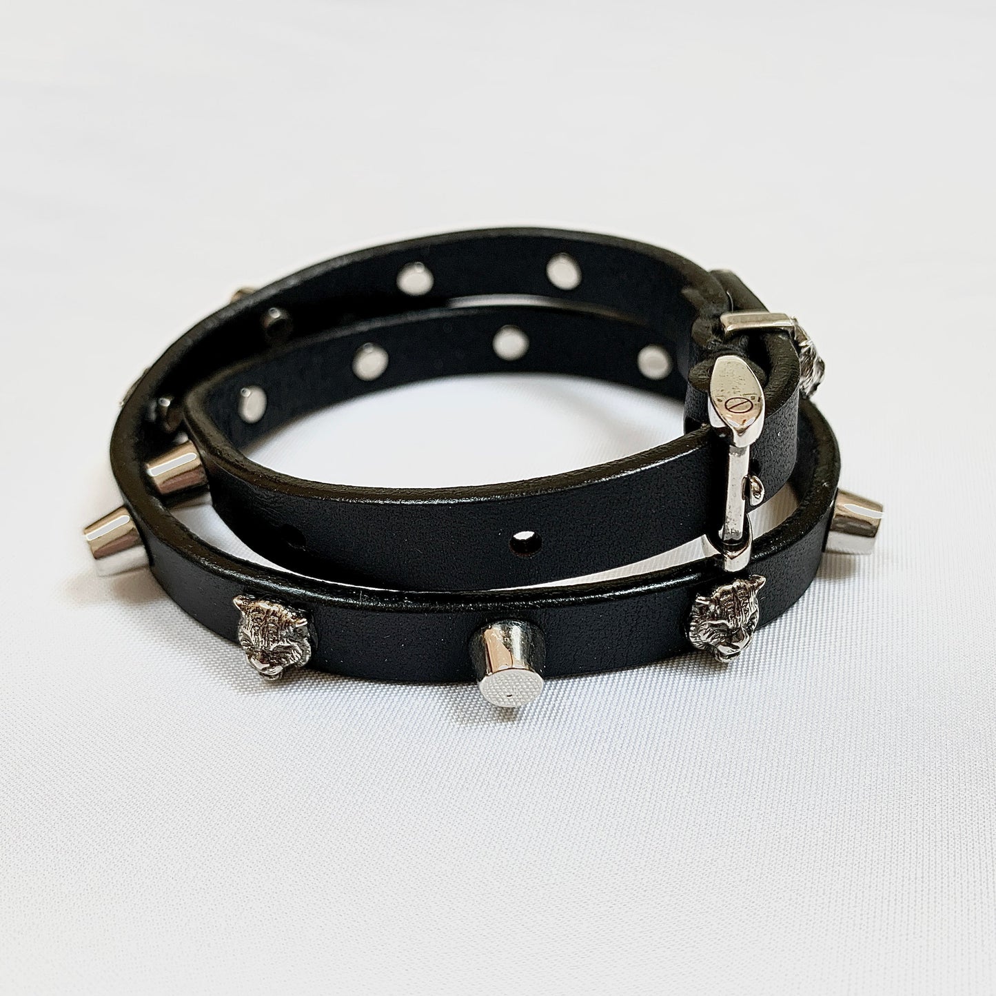 Gucci Studded Feline Head Leather Wrap Bracelet in Black