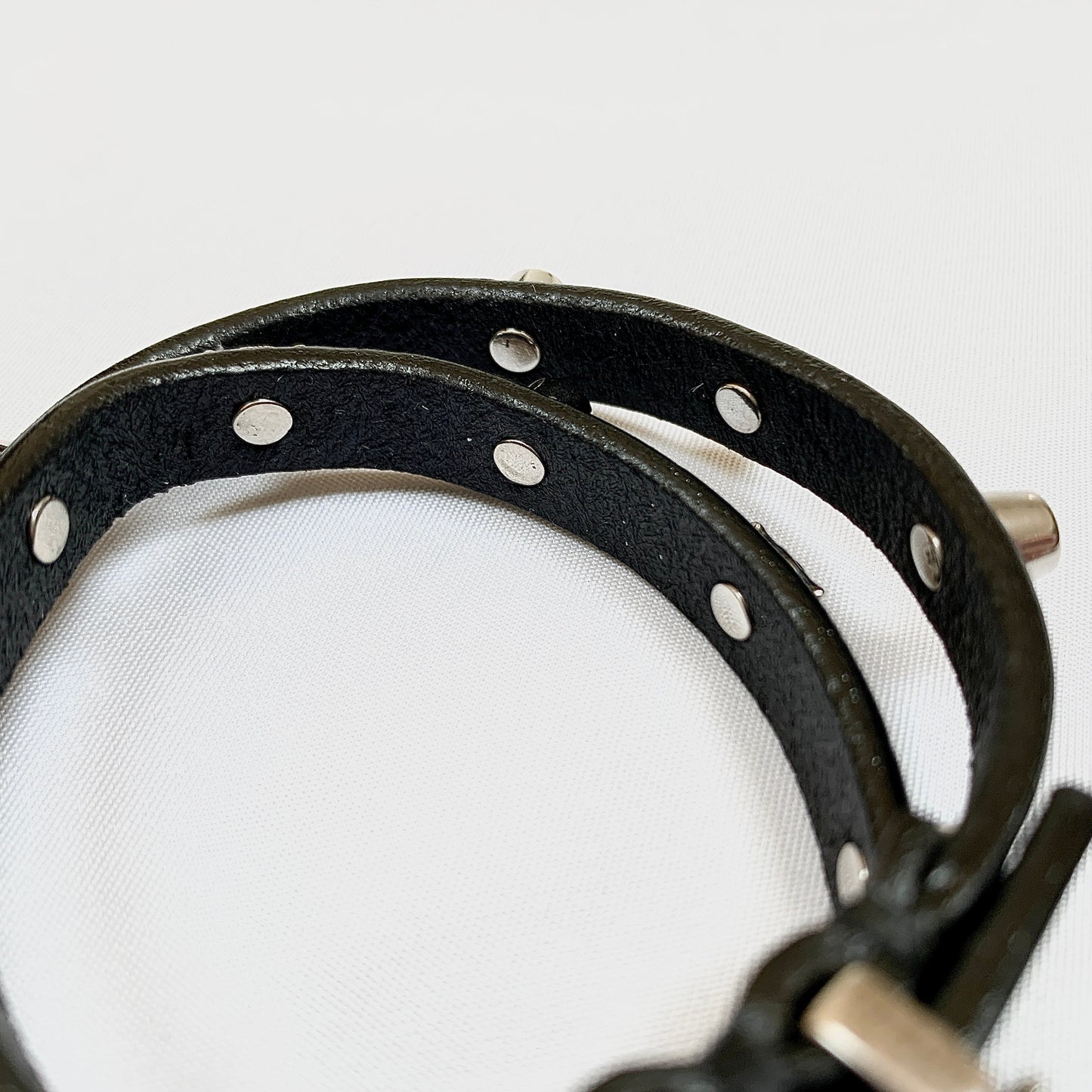 Gucci Studded Feline Head Leather Wrap Bracelet in Black