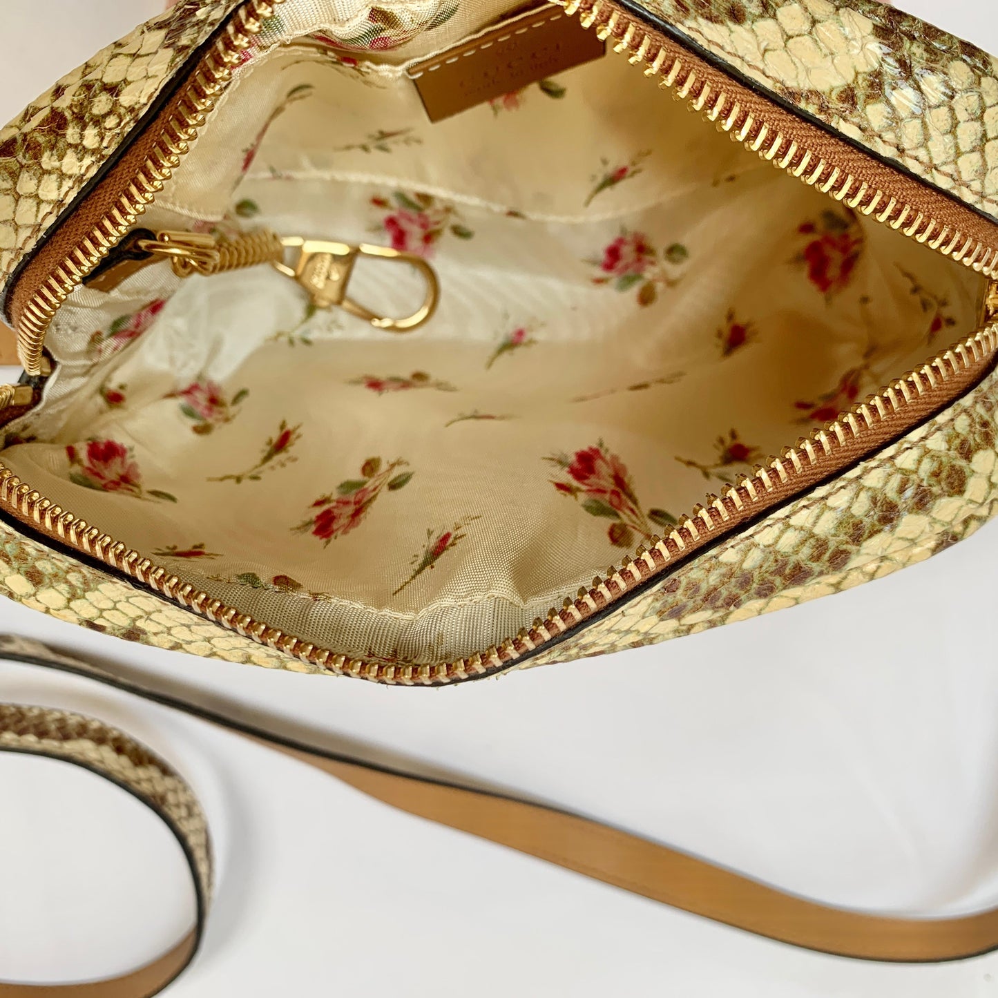Gucci Mini GG Ophidia Straw Shoulder Bag with Printed Trim in Beige and Green