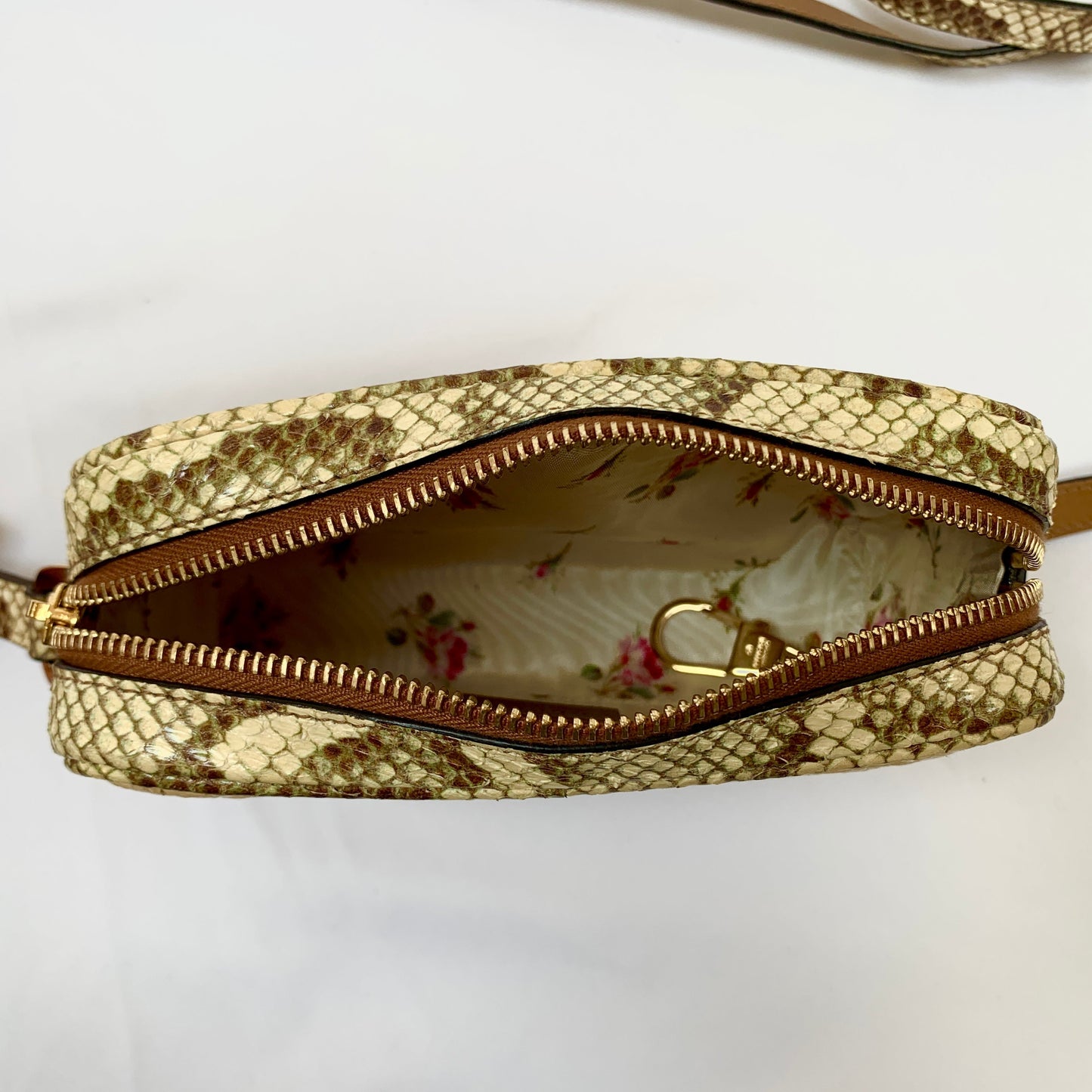 Gucci Mini GG Ophidia Straw Shoulder Bag with Printed Trim in Beige and Green