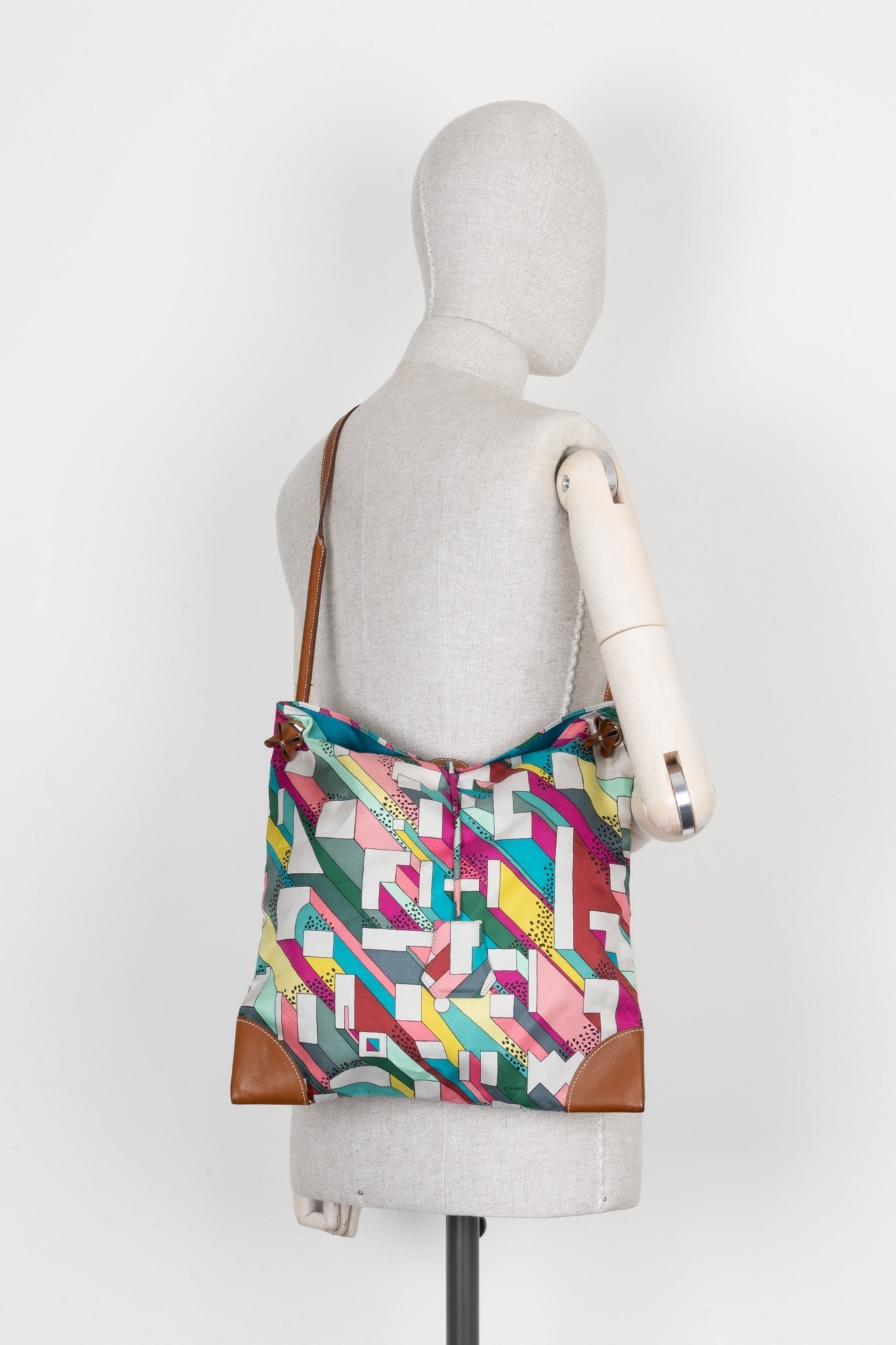 HERMES City 33 Soie Barenia Silk Multicolor