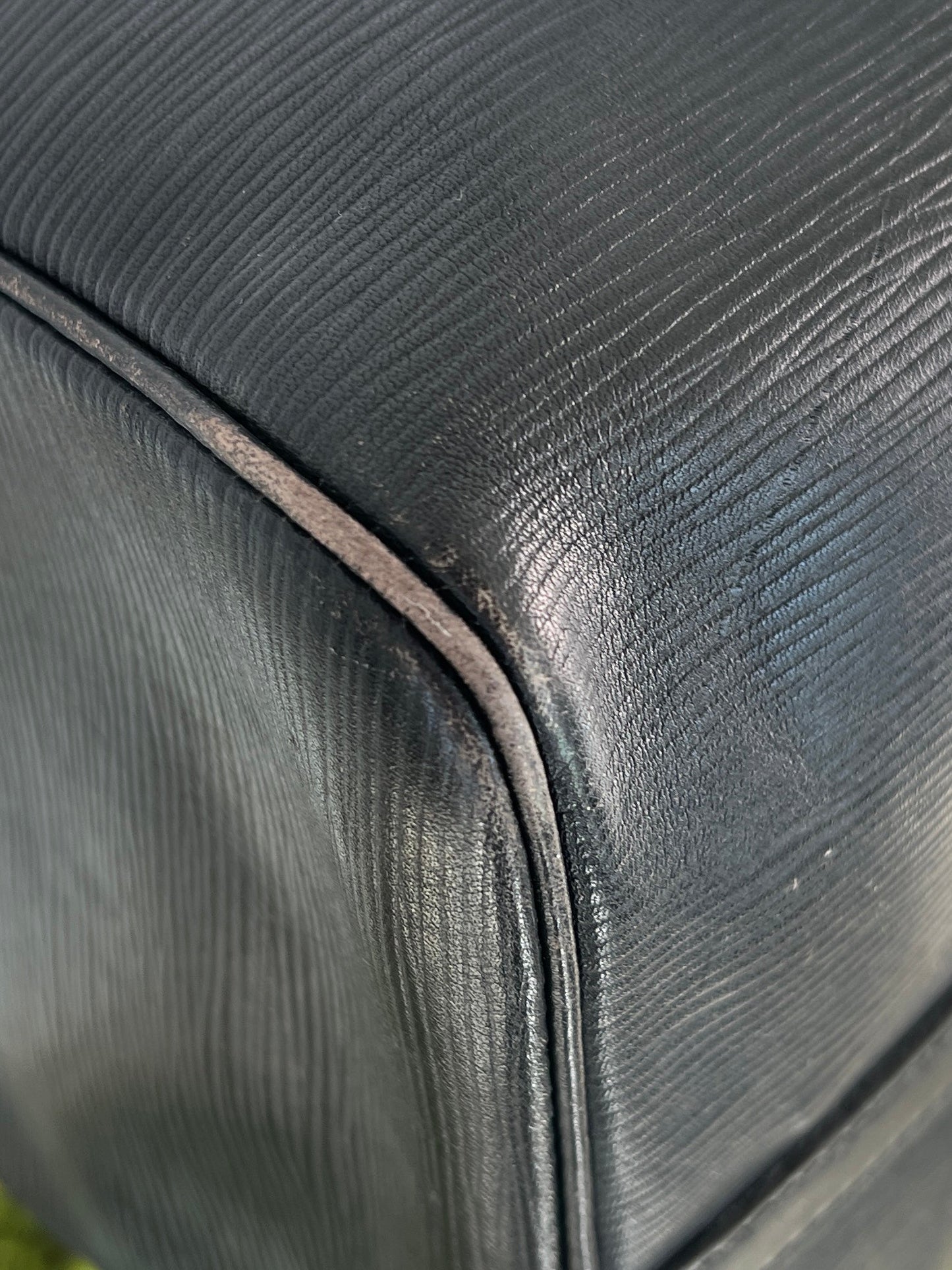 LOUIS VUITTON Black Epi Leather Speedy 40