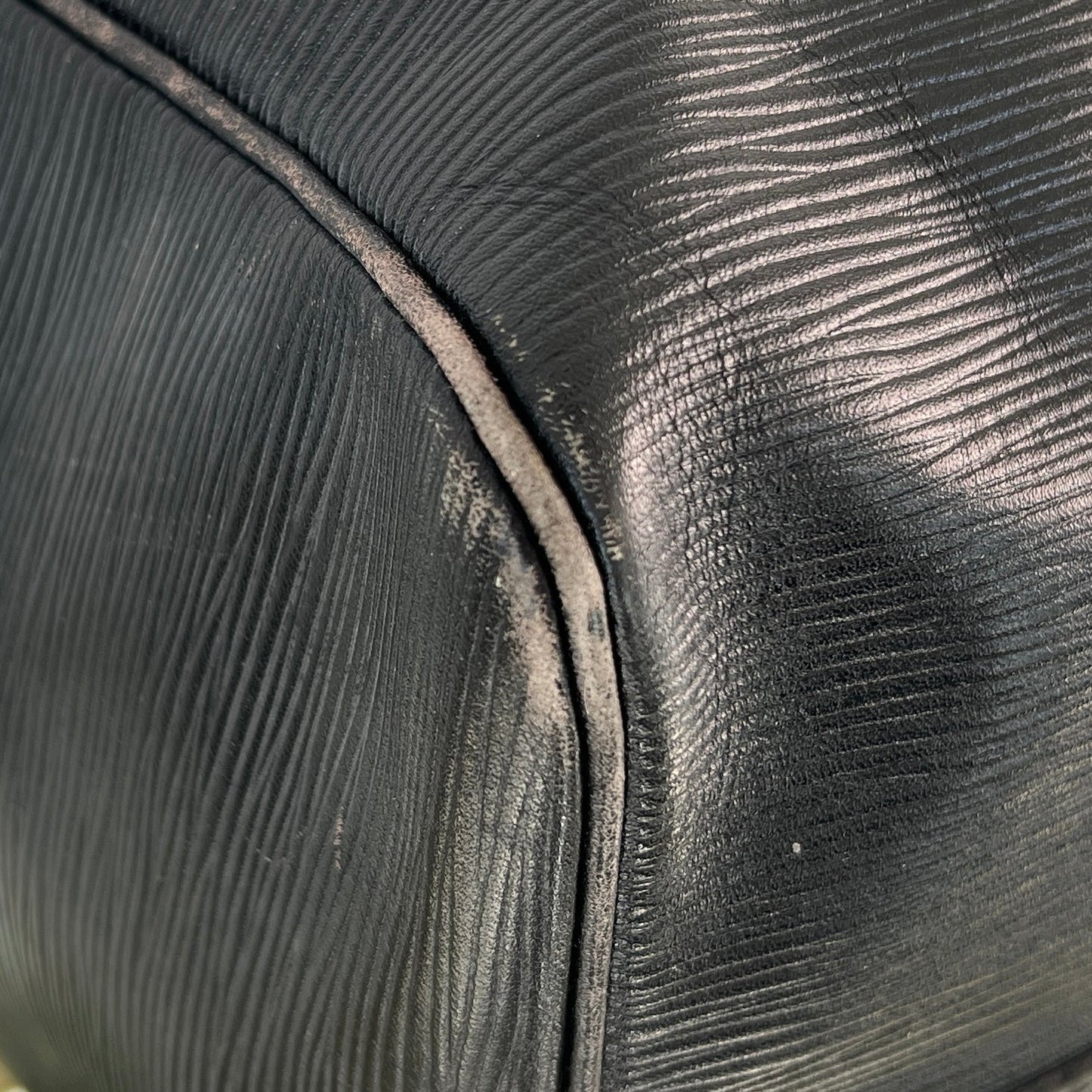 LOUIS VUITTON Black Epi Leather Speedy 40