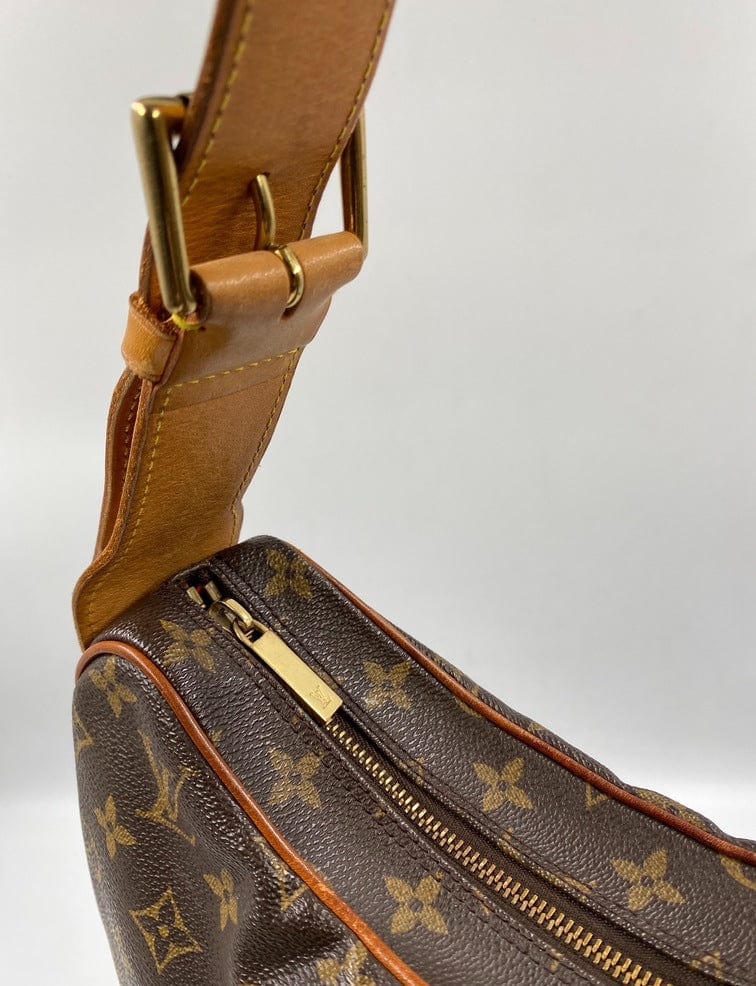 Louis Vuitton Croissant GM