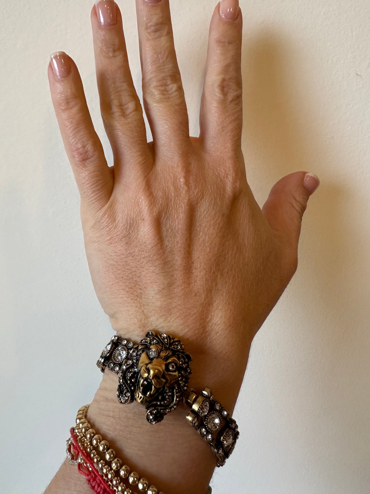Gucci Lion Head Crystal Bracelet in Gold Metal