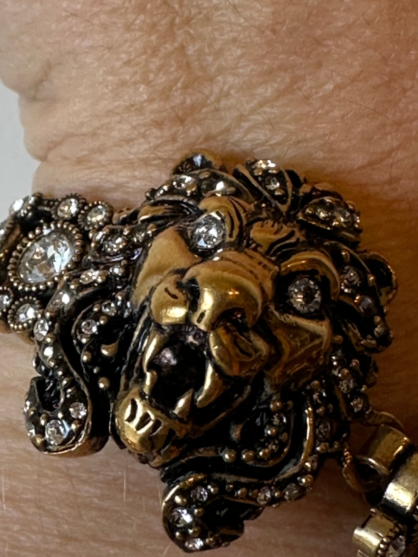 Gucci Lion Head Crystal Bracelet in Gold Metal