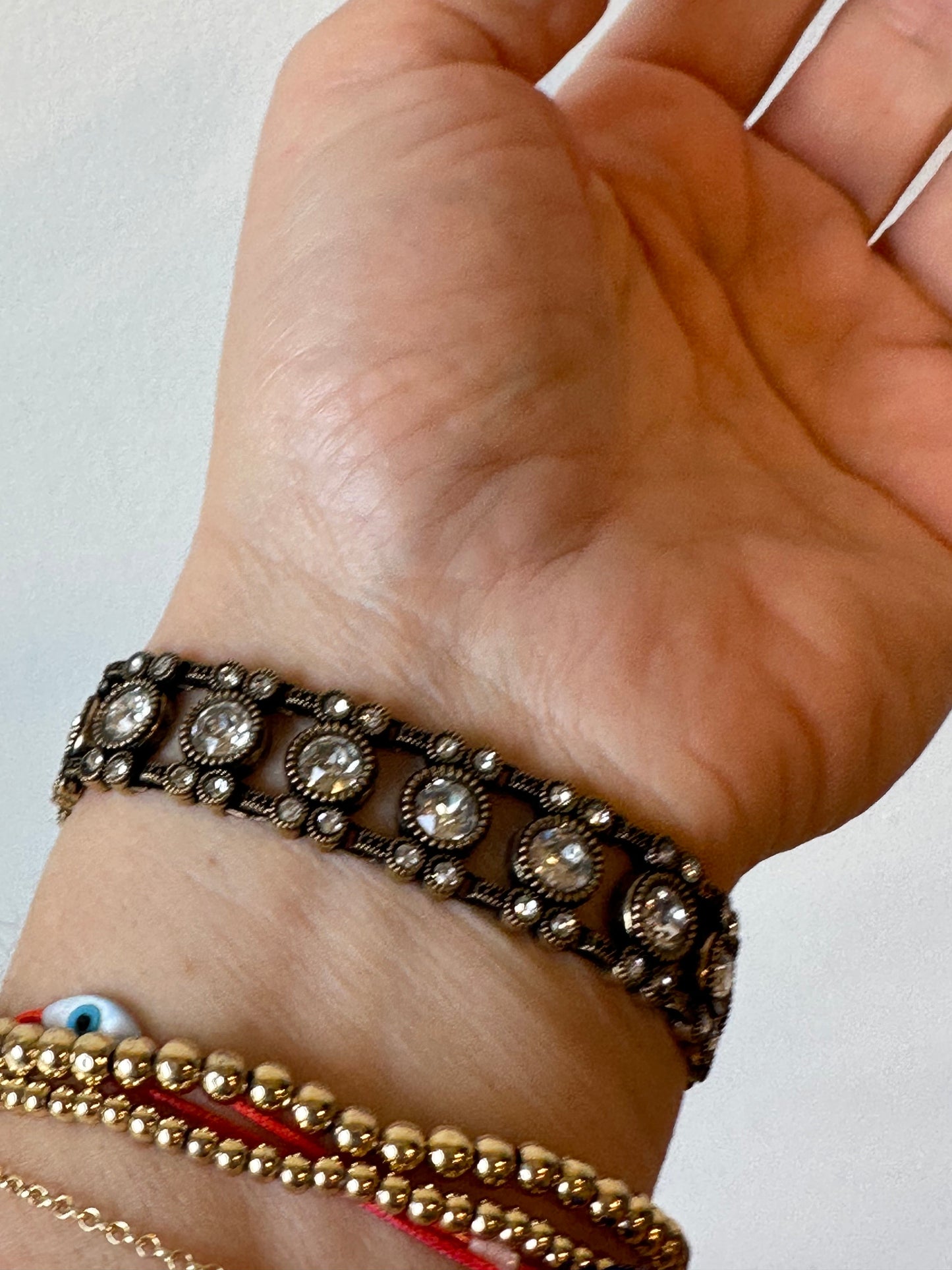 Gucci Lion Head Crystal Bracelet in Gold Metal