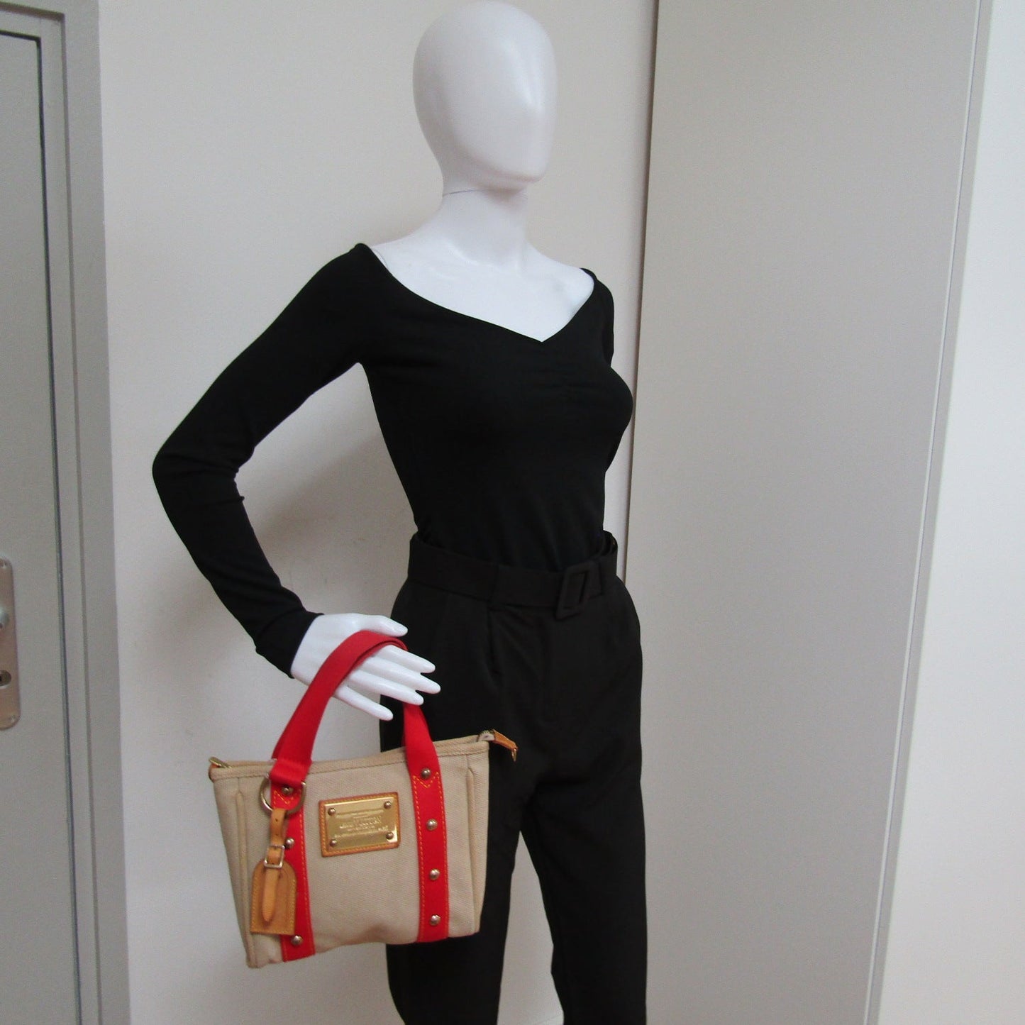 LOUIS VUITTON Handbag in Beige Fabric