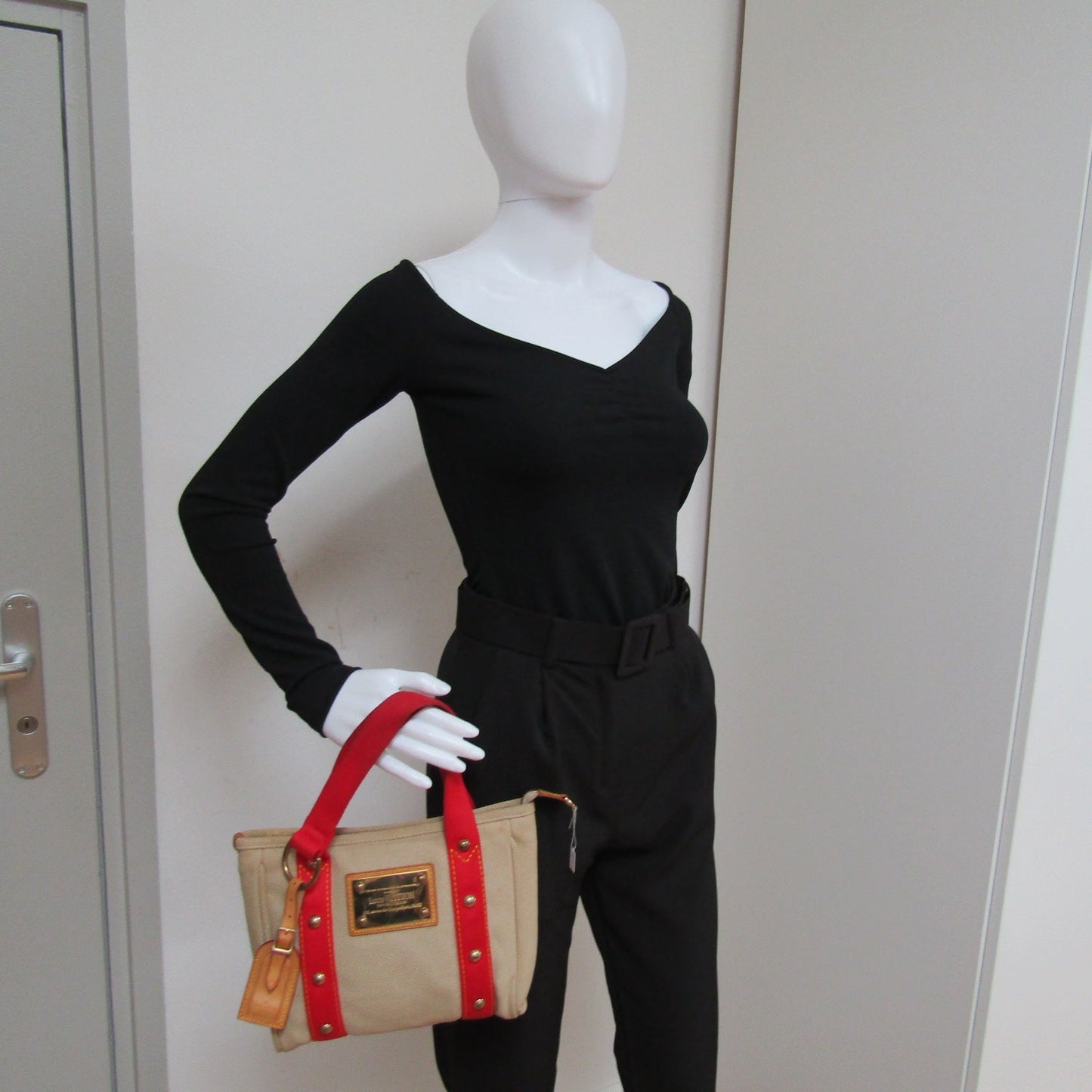 LOUIS VUITTON Handbag in Beige Fabric