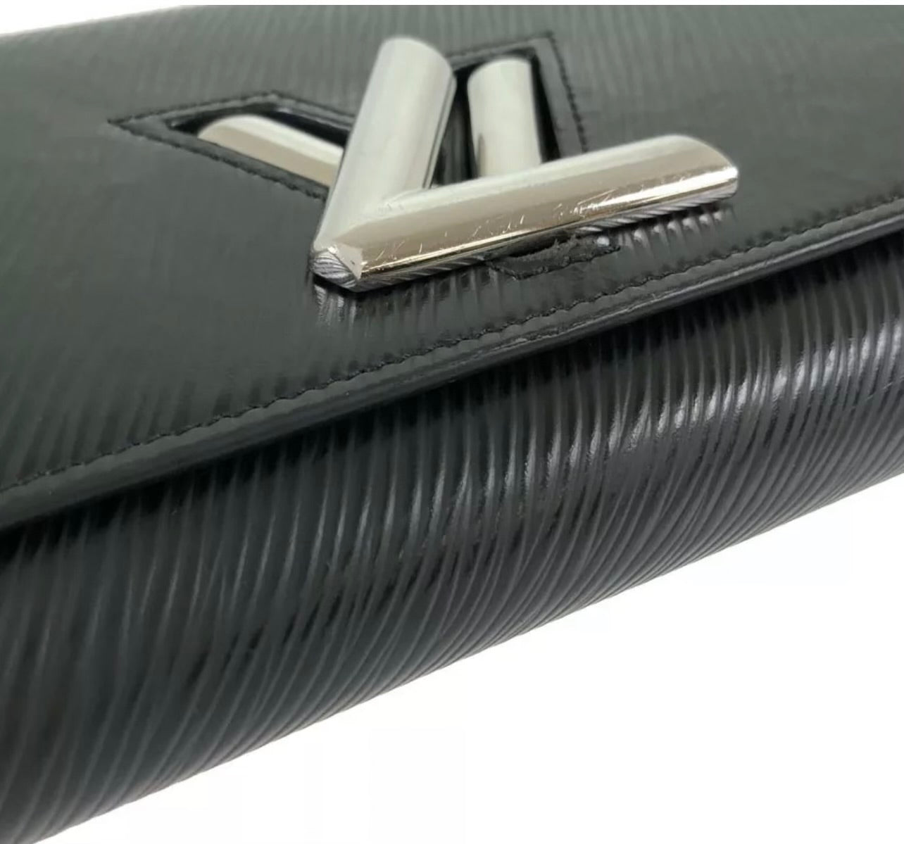 Louis Vuitton EPI Portefeiulle Twist Chain Wallet-Bag