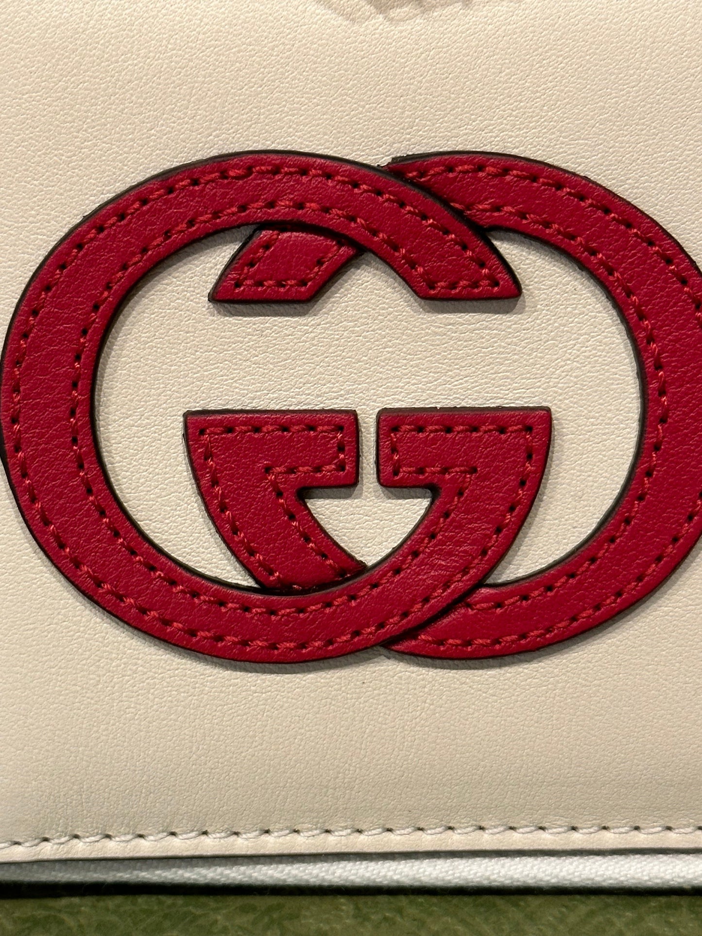 Gucci Interlocking GG Zip Around Wallet in White and Red