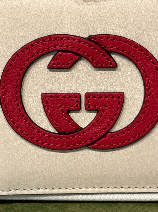 Gucci Interlocking GG Zip Around Wallet in White and Red