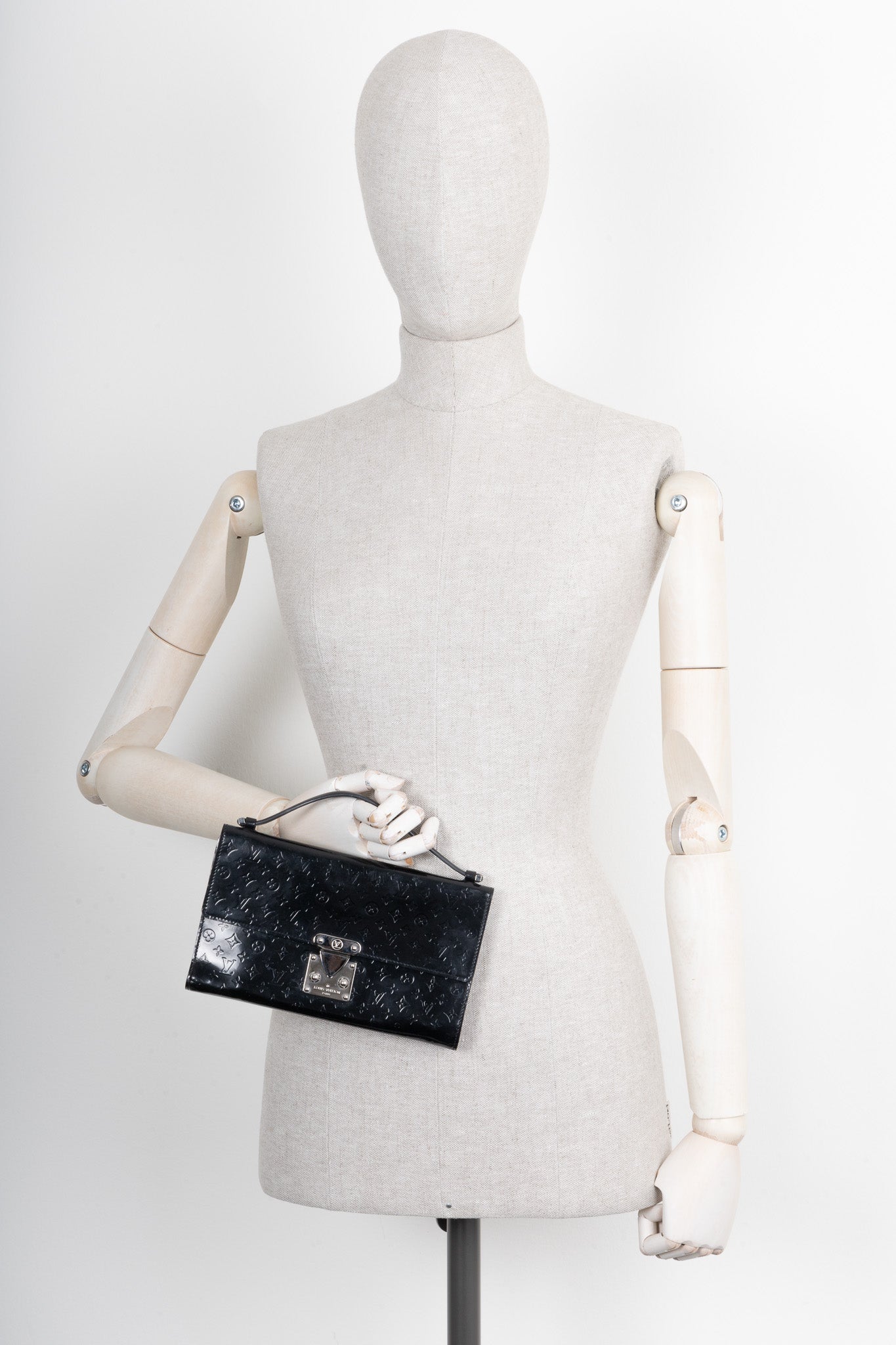 LOUIS VUITTON Anouchka Pochette MM Black