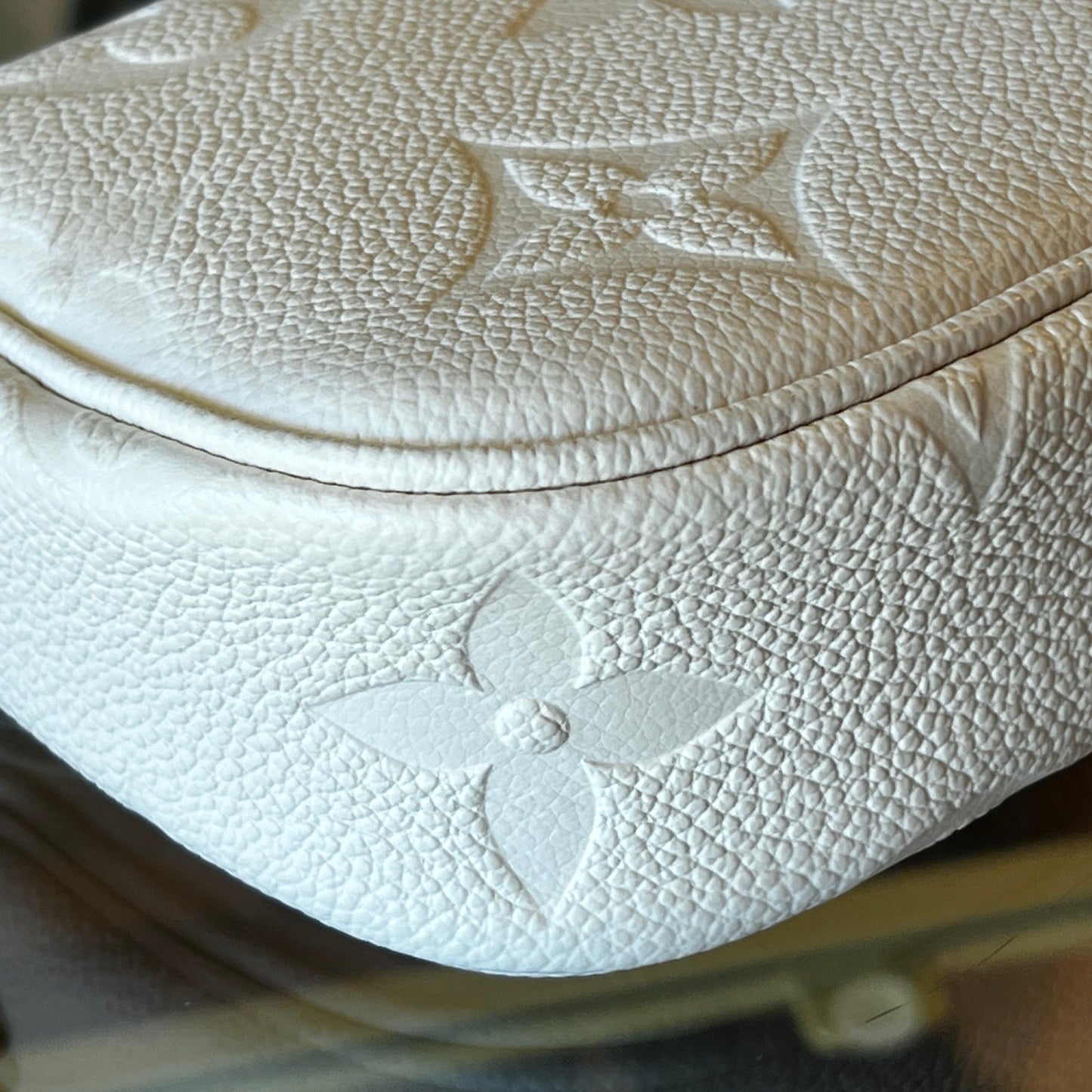 LOUIS VUITTON Cream Wallet on Chain Ivy