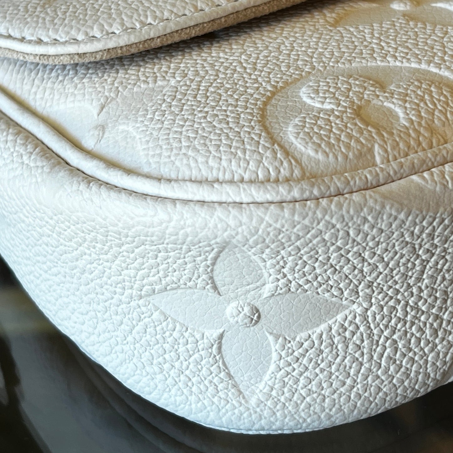 LOUIS VUITTON Cream Wallet on Chain Ivy