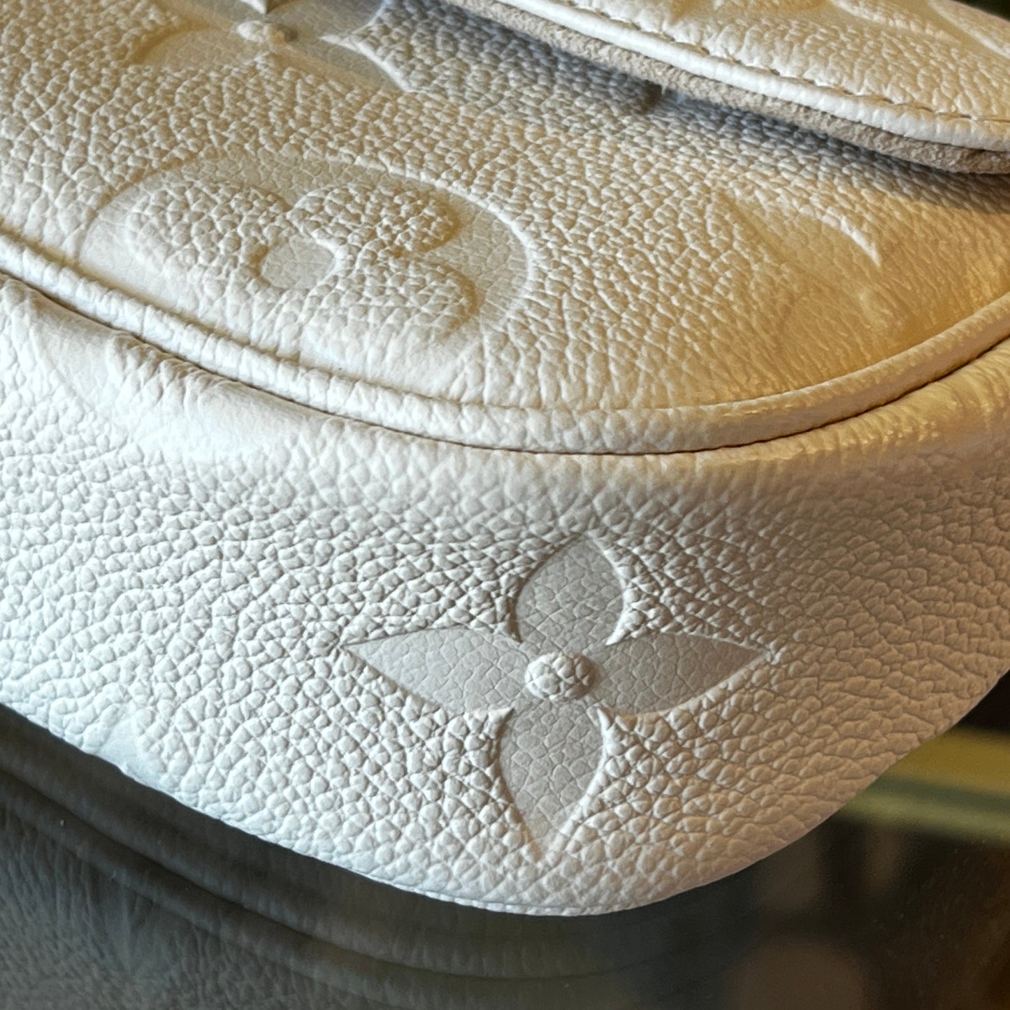LOUIS VUITTON Cream Wallet on Chain Ivy