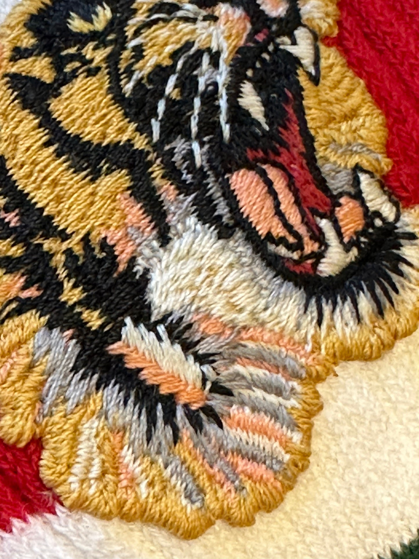 Gucci Little Williams Sports Sock in White w/ Tiger Appliqué