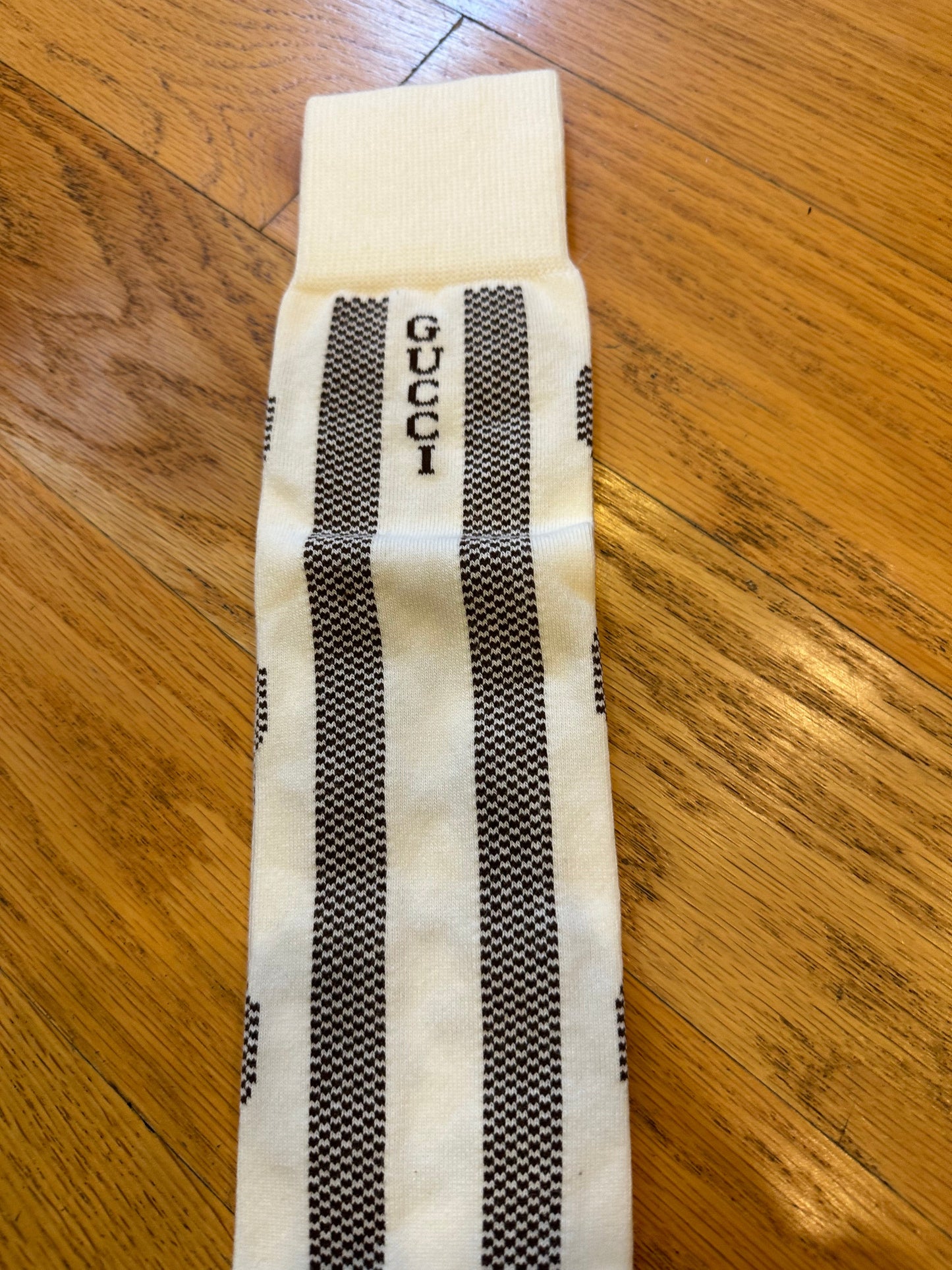 Gucci Interlocking GG Houndstooth Knee High Sock in Neutral Tones