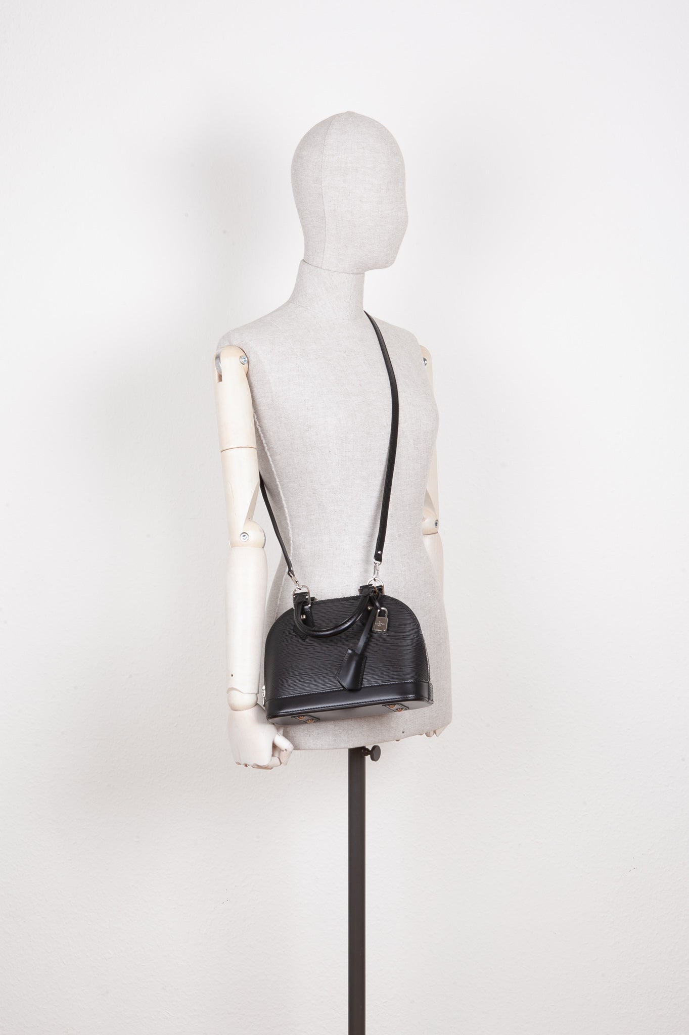 LOUIS VUITTON Alma BB Epi Black