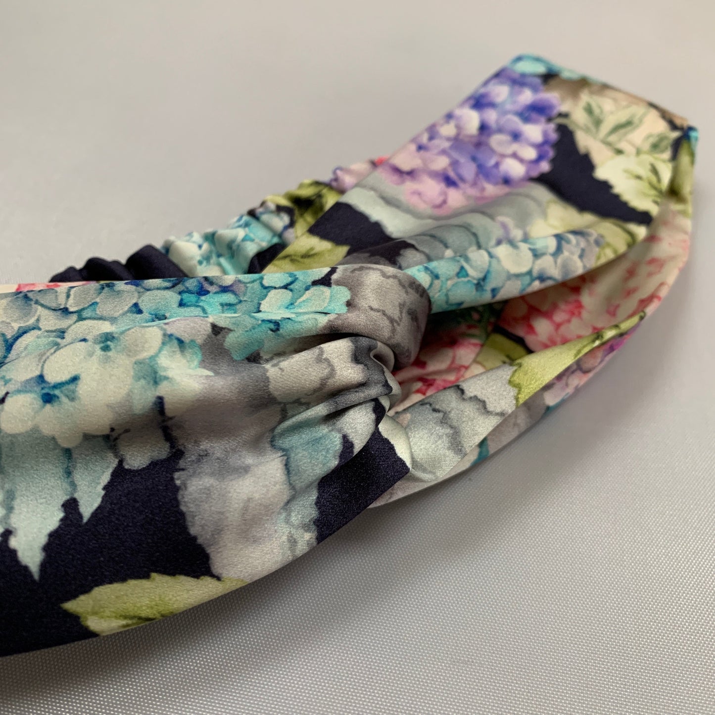 Gucci Hortensin Duchesse Floral Headband in Blue