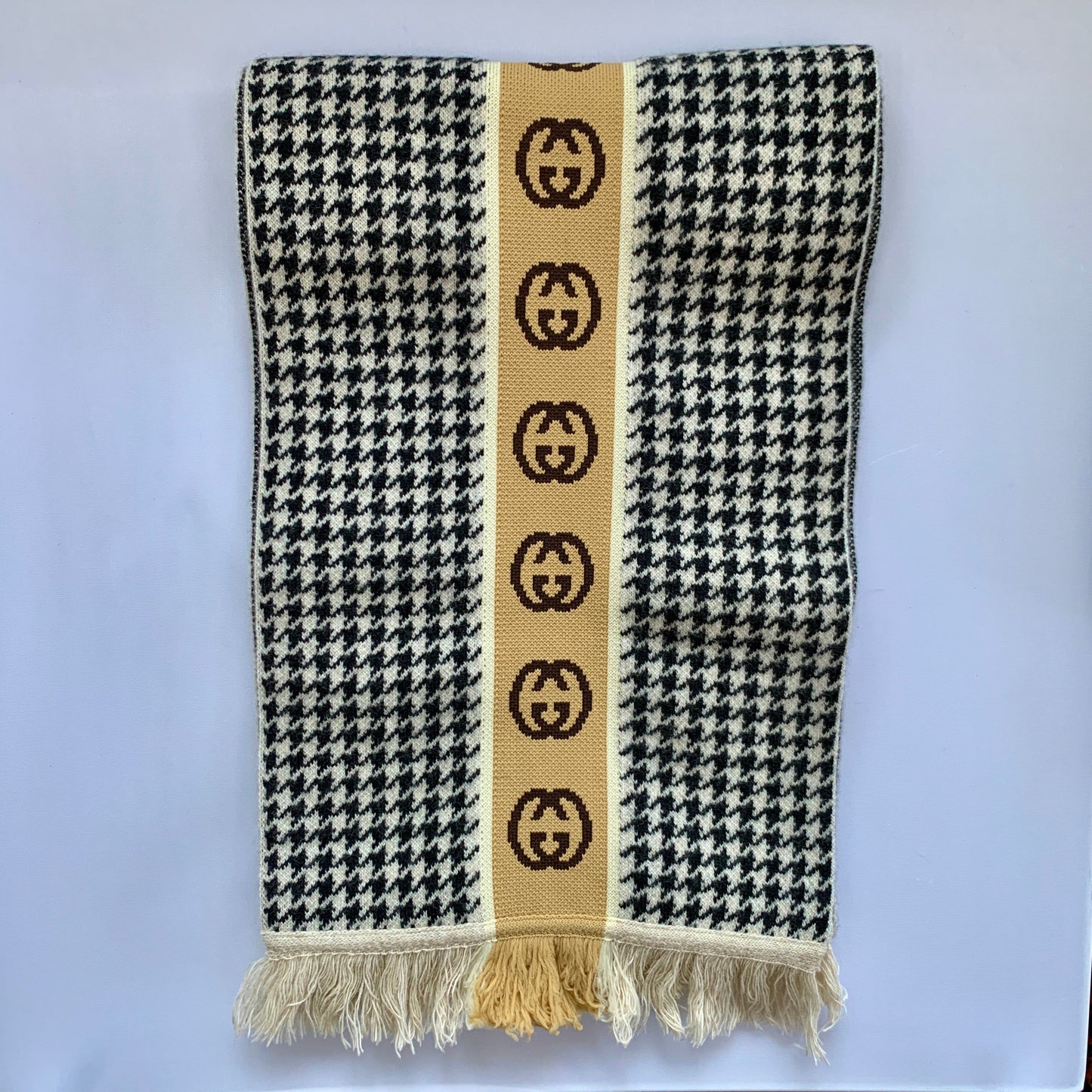 Gucci Interlocking GG Houndstooth Wool Scarf in Black