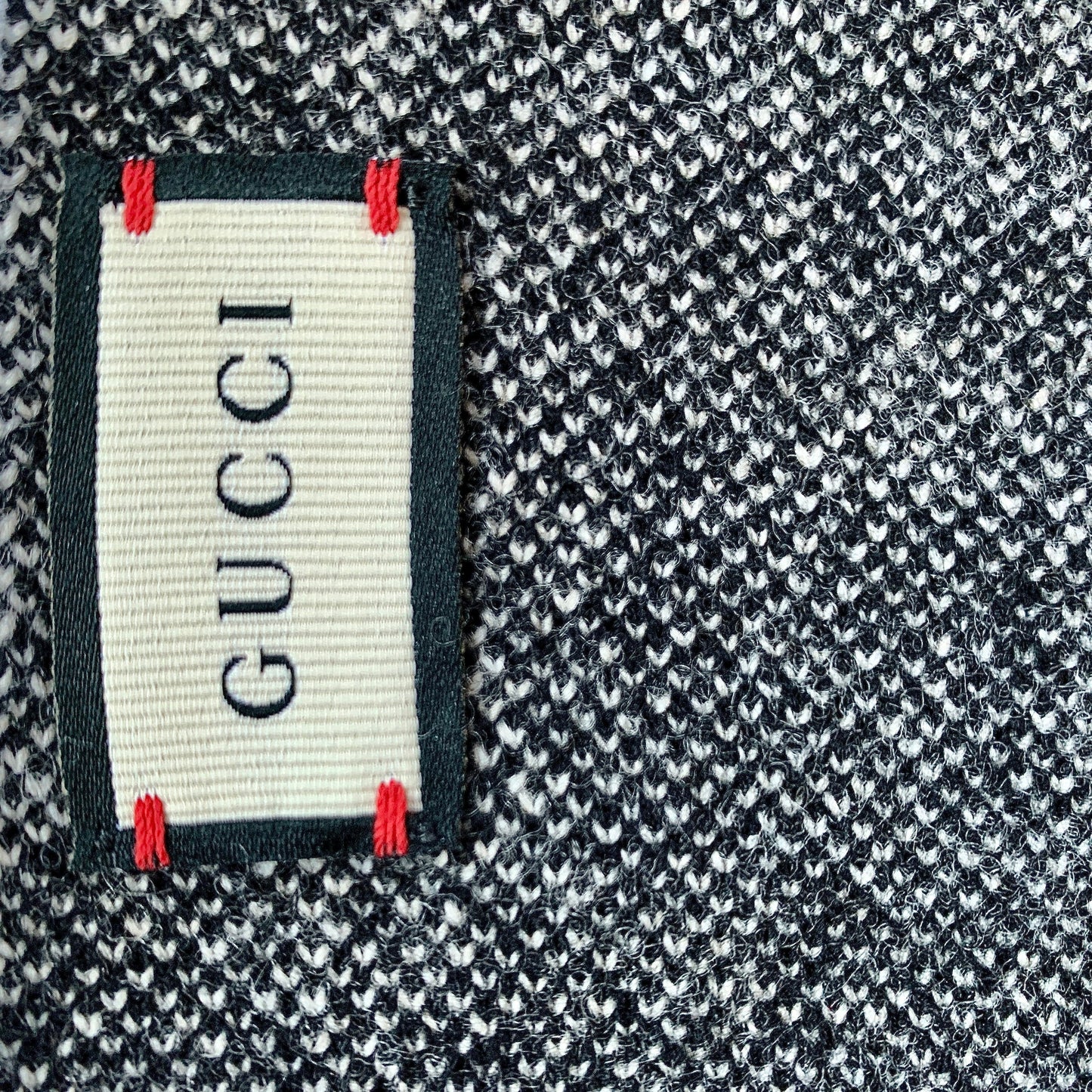 Gucci Interlocking GG Houndstooth Wool Scarf in Black