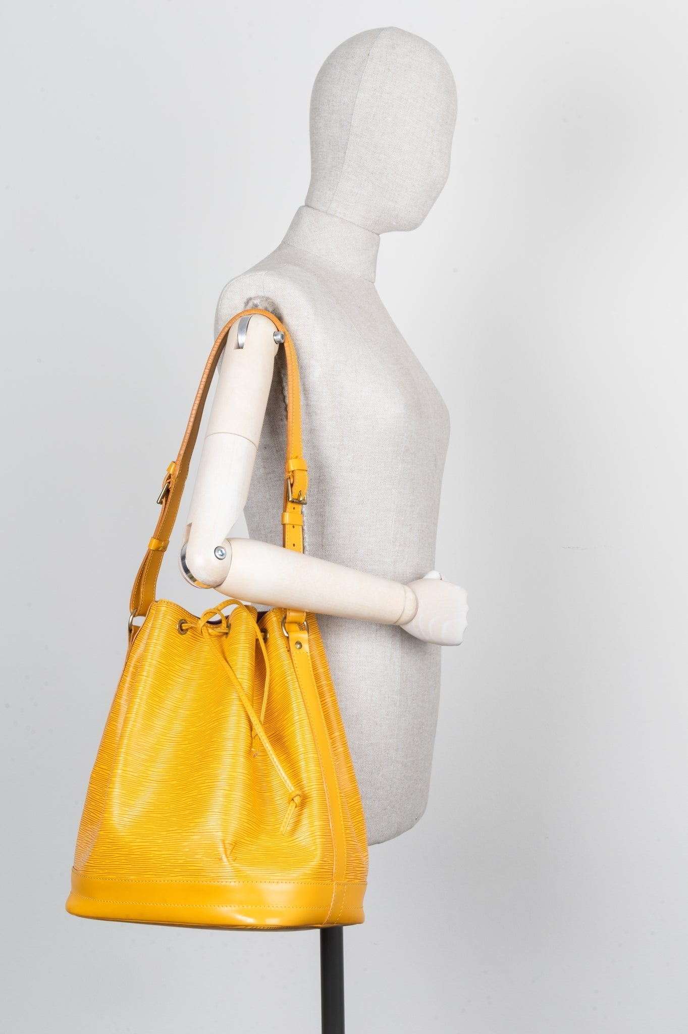 LOUIS VUITTON Grand Sac Noé Epi Yellow