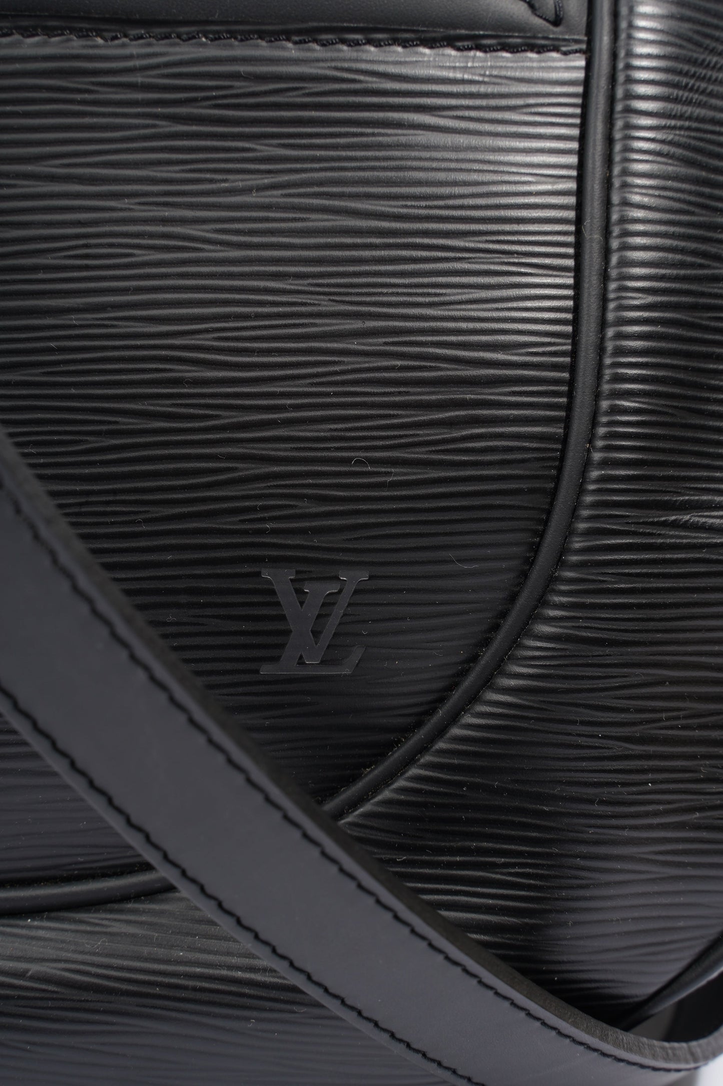 Louis Vuitton Dhanura MM Black Epi Leather